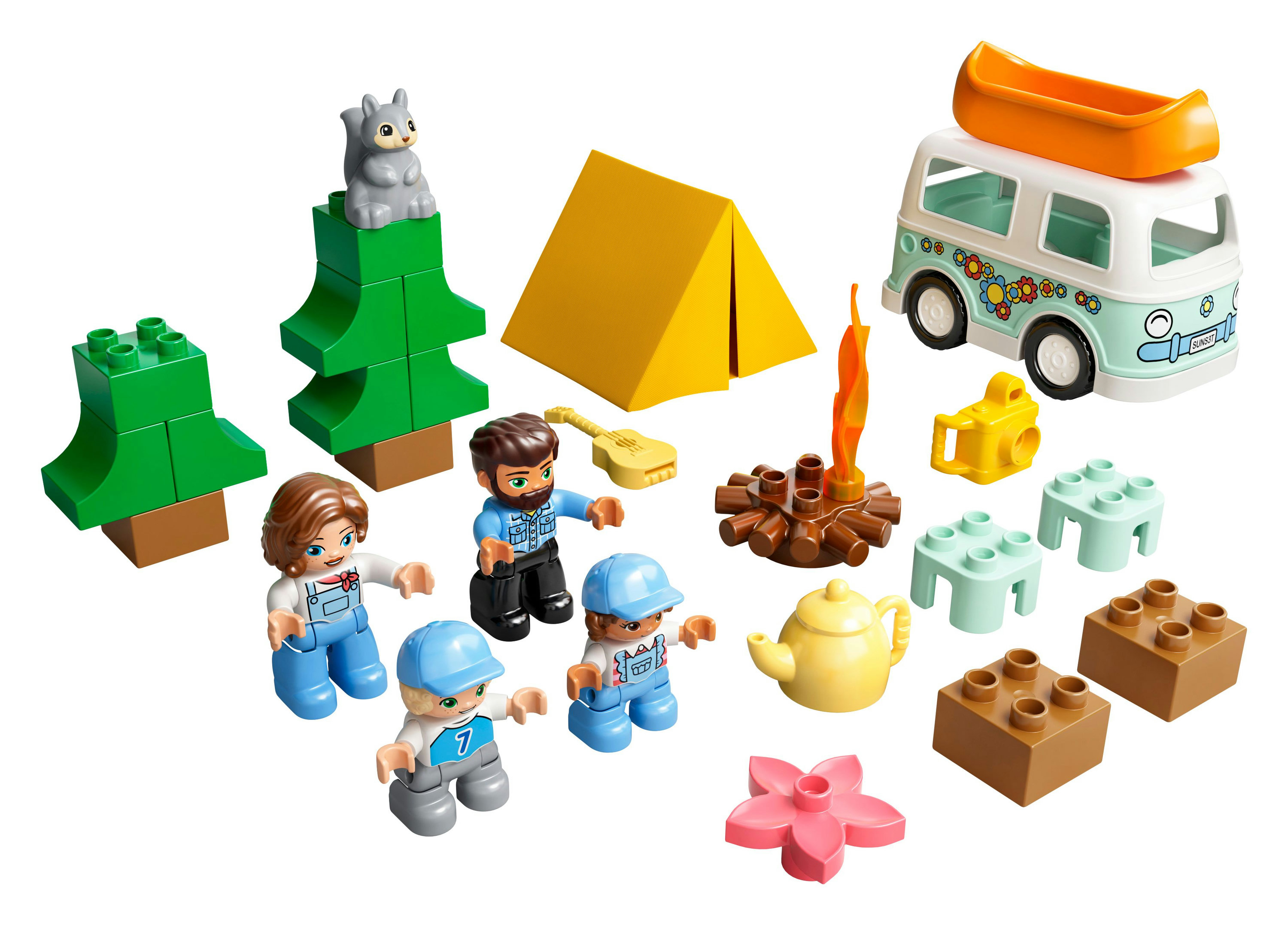 Un set da campeggio Lego Duplo con personaggi, una tenda, un camper, un falò e altri accessori.
