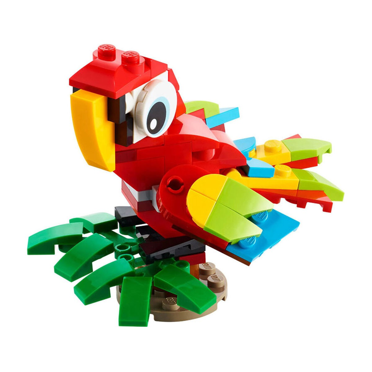 Un pappagallo Lego rosso con becco giallo e base verde, su sfondo bianco.