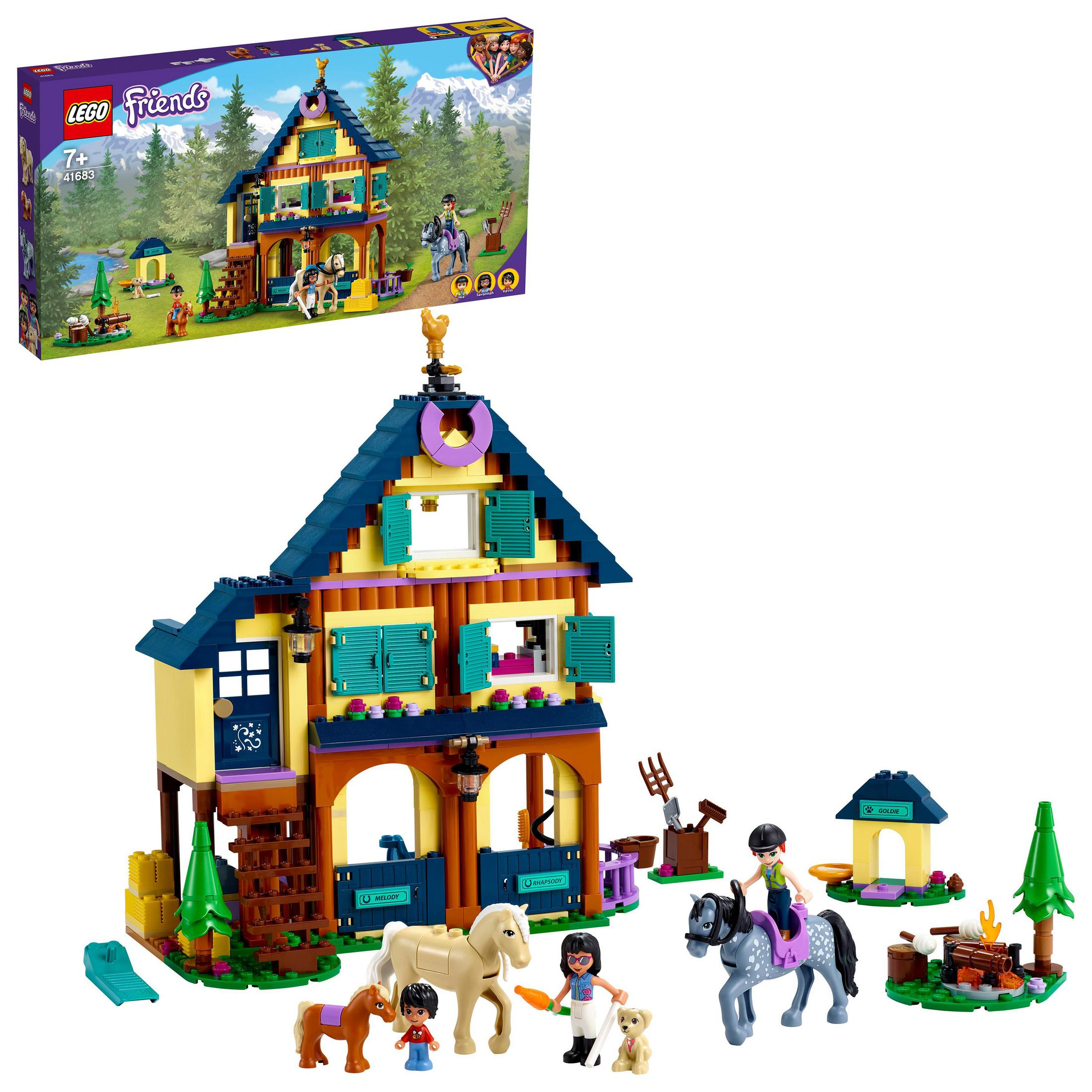 Zestaw Lego Friends. Dom, konie, figurki i inne elementy. Białe tło.