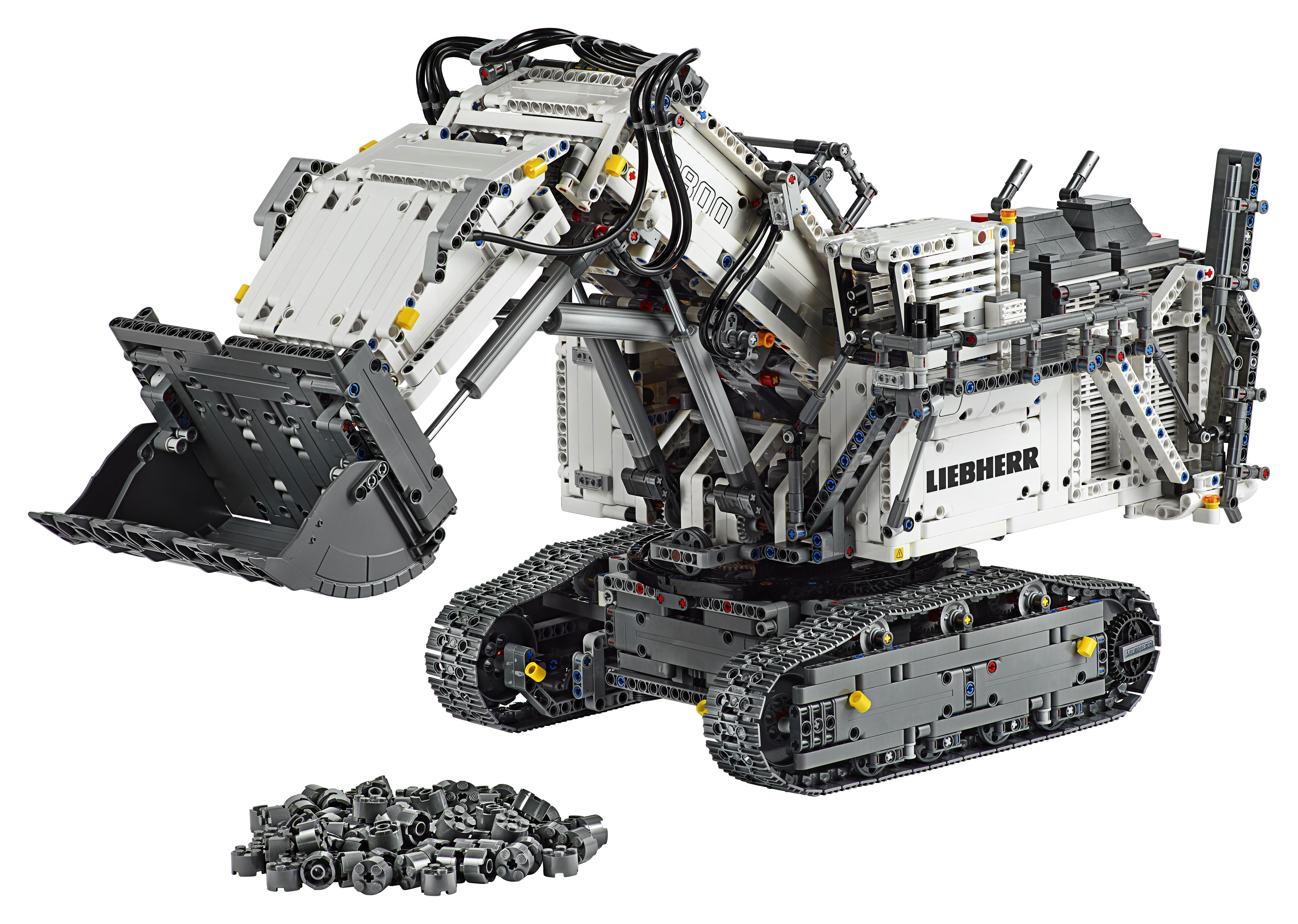 Koparka Lego Technic Liebherr. Duży, złożony model mechaniczny z wieloma elementami.