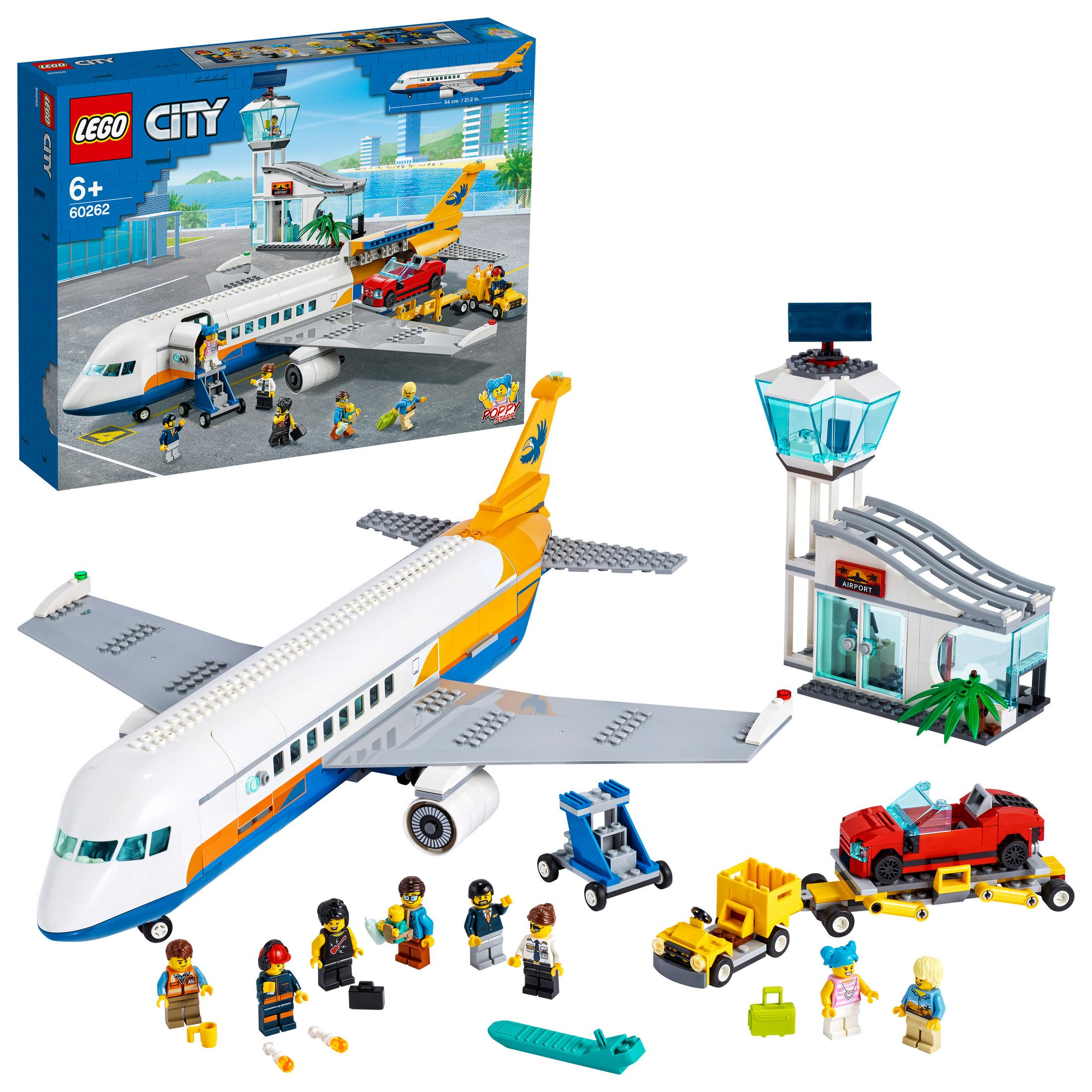Pudełko zestawu Lego City Lotnisko, samolot, wieża kontrolna, pojazdy i figurki.