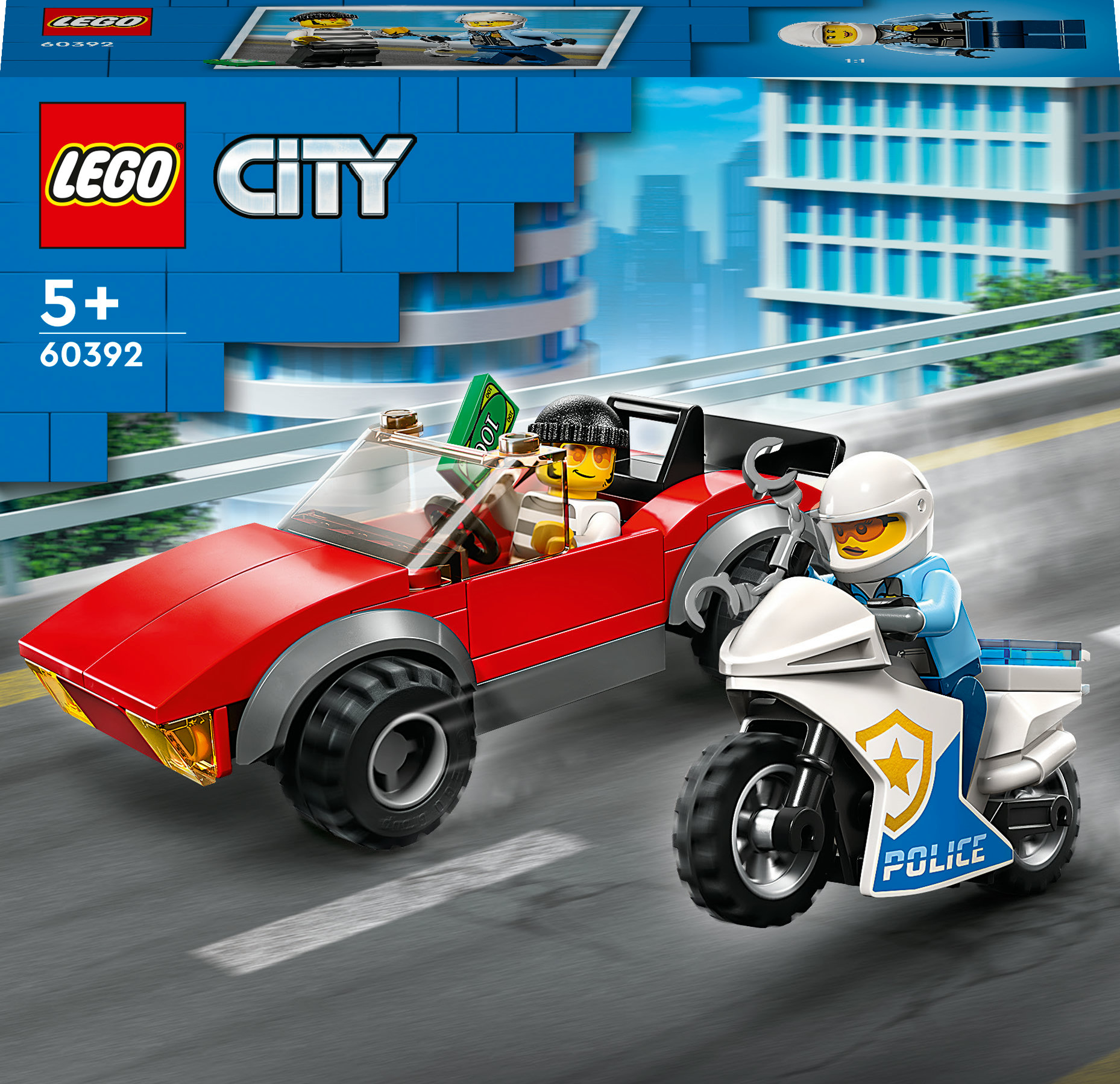 Lego City set met een rode auto die een motor achtervolgt. De set speelt zich af in een stad met een politieagent.