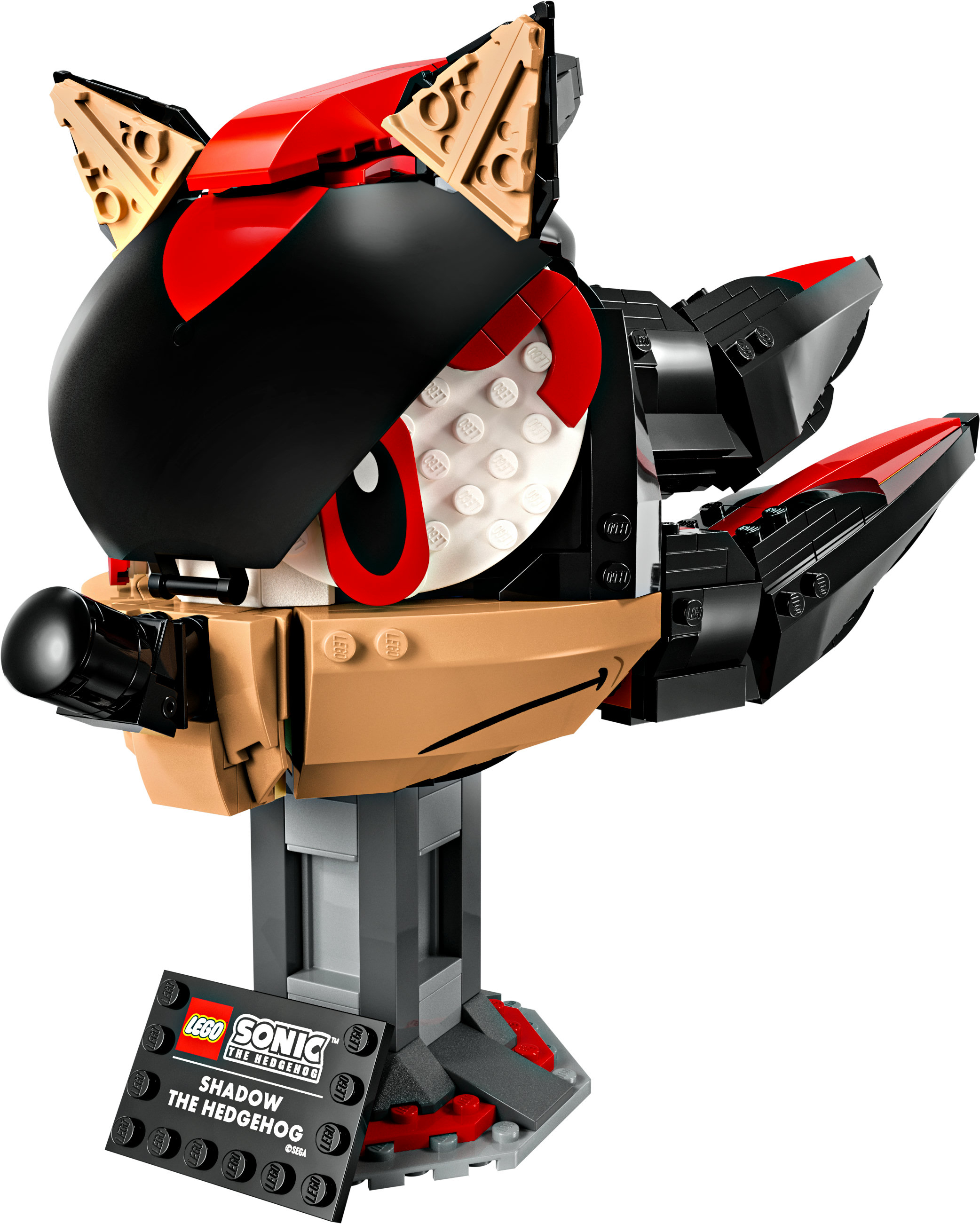 LEGO Shadow the Hedgehog figürü. Siyah, kırmızı ve bej, gri taban üzerinde, isim plakasıyla.