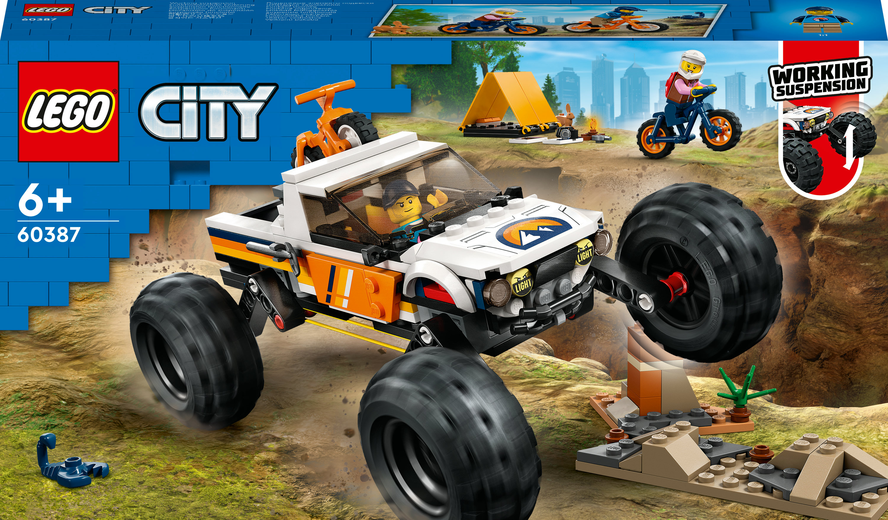 Set Lego City: camión blanco y naranja con ruedas negras, un motociclista y una escena de campamento en superficie rocosa.