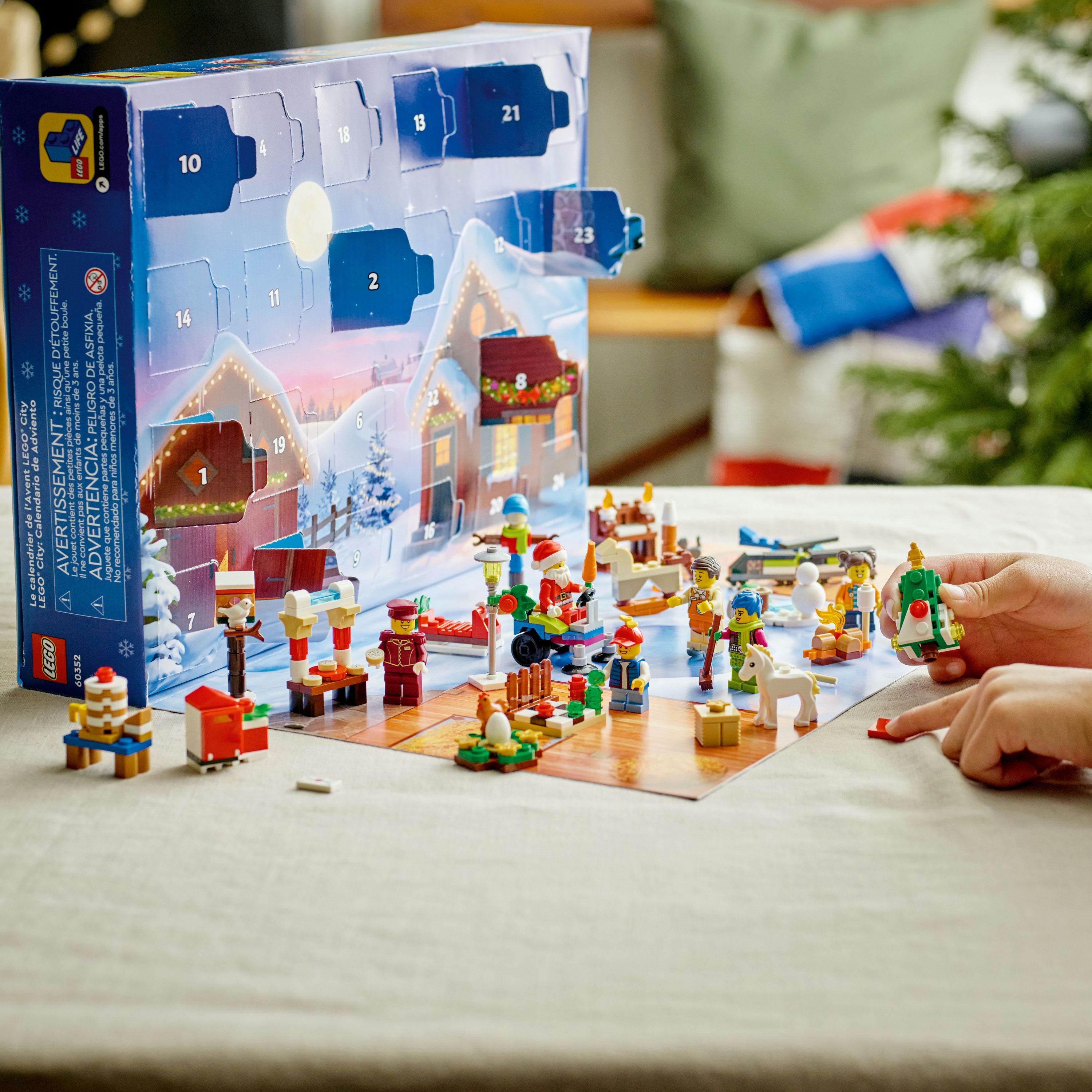 Lego Adventskalender, geöffnet bis Tag 23, mit verschiedenen Mini-Bauten und Figuren.