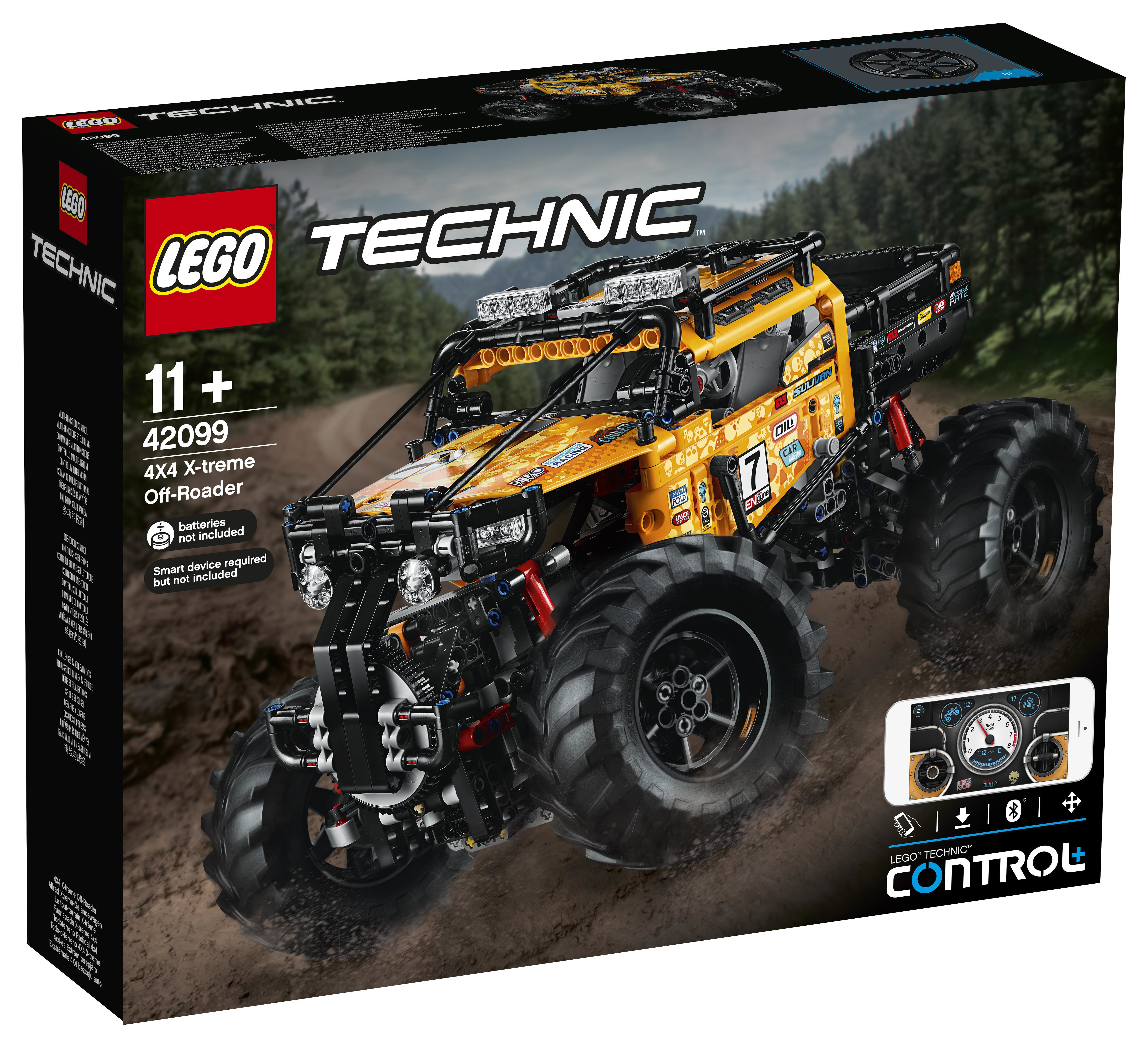 Pudełko Lego Technic 4x4 X-treme Off-Roader z zabawką samochodem na polnej drodze.
