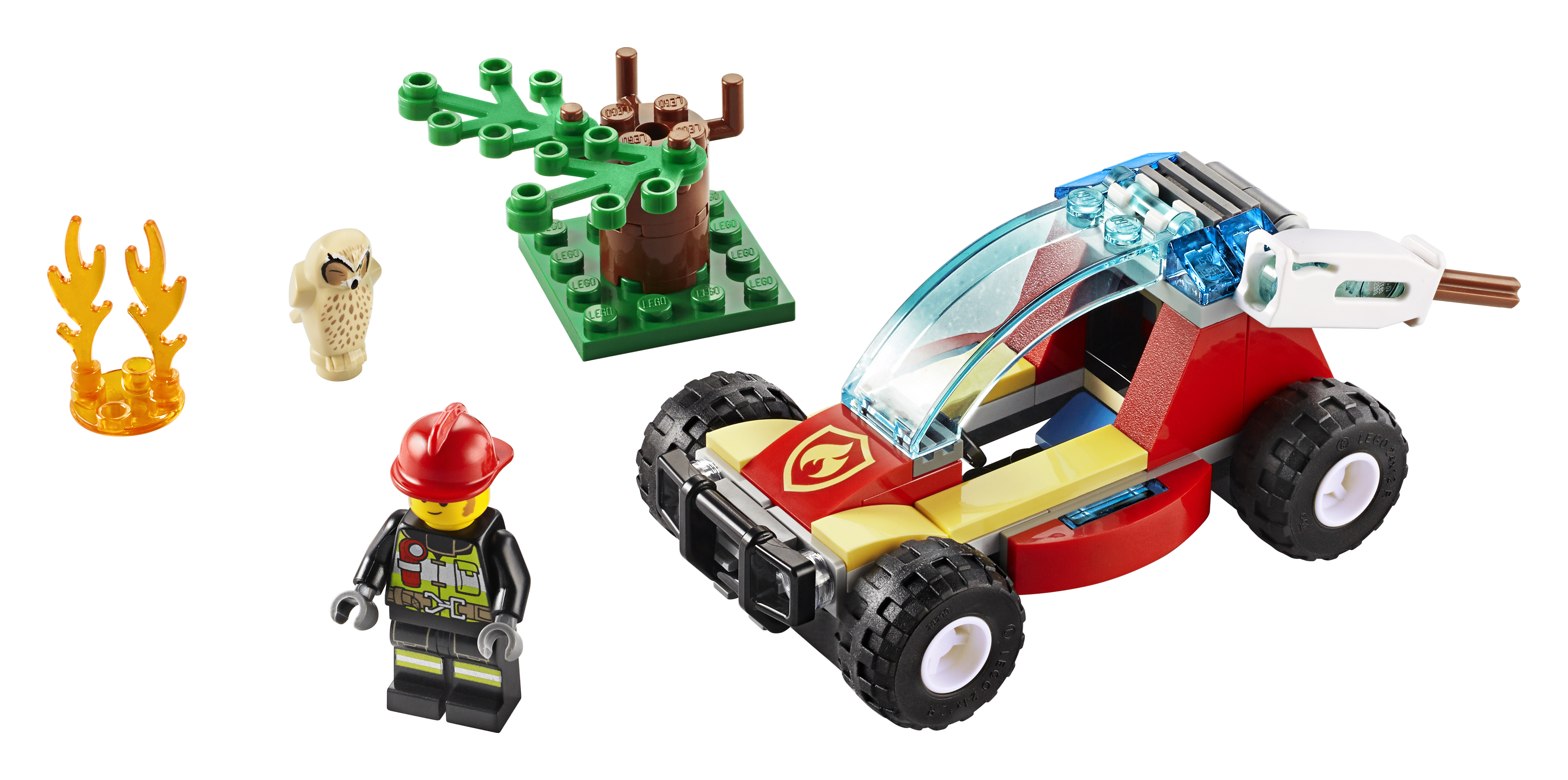 Lego-Set mit rotem und gelbem Buggy, Feuerwehrmann, Baum, Feuer und Eule.
