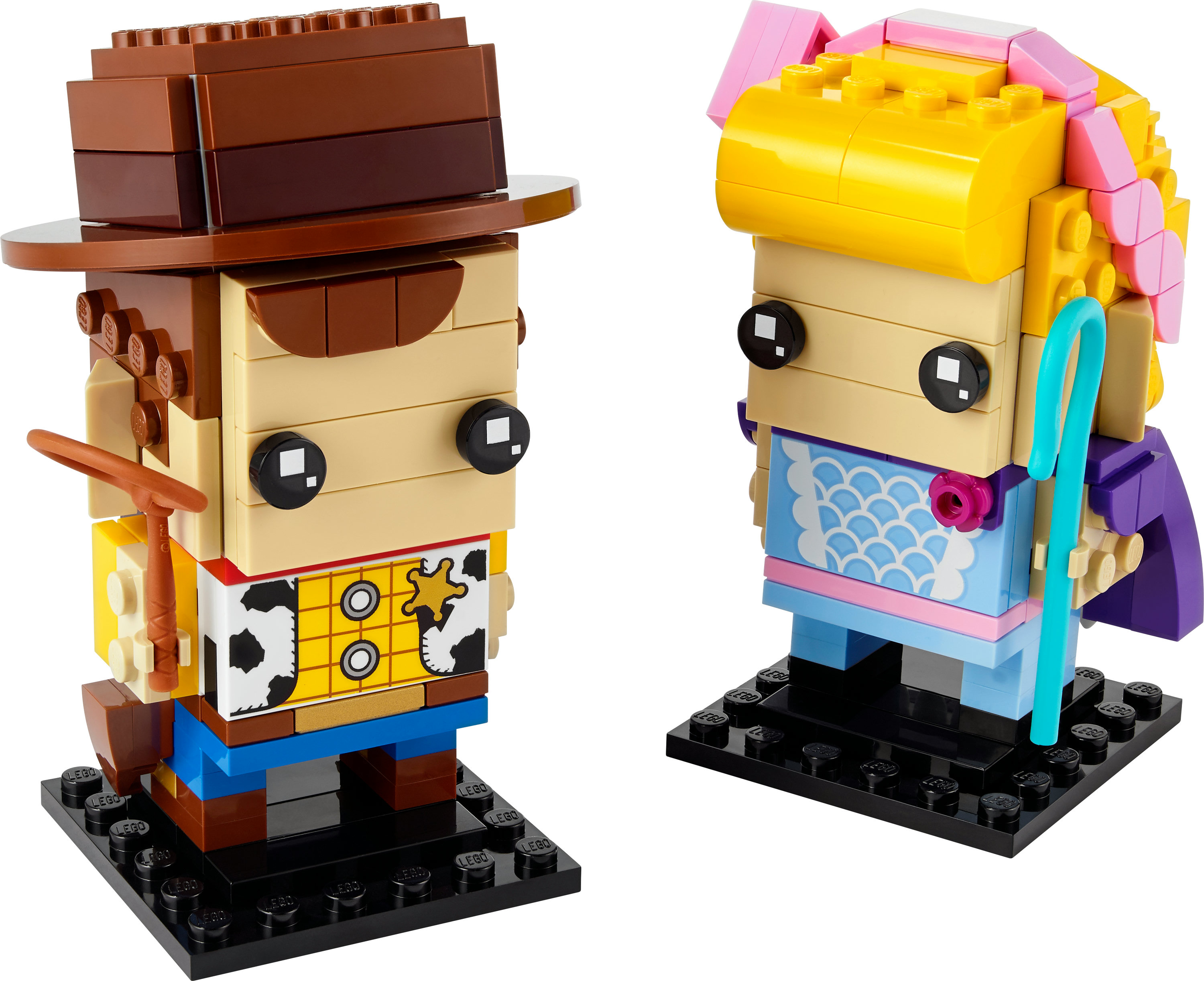 LEGO-Figuren von Woody und Bo Peep. Sie sind kastenförmig mit großen schwarzen Augen. Toy Story Thema.