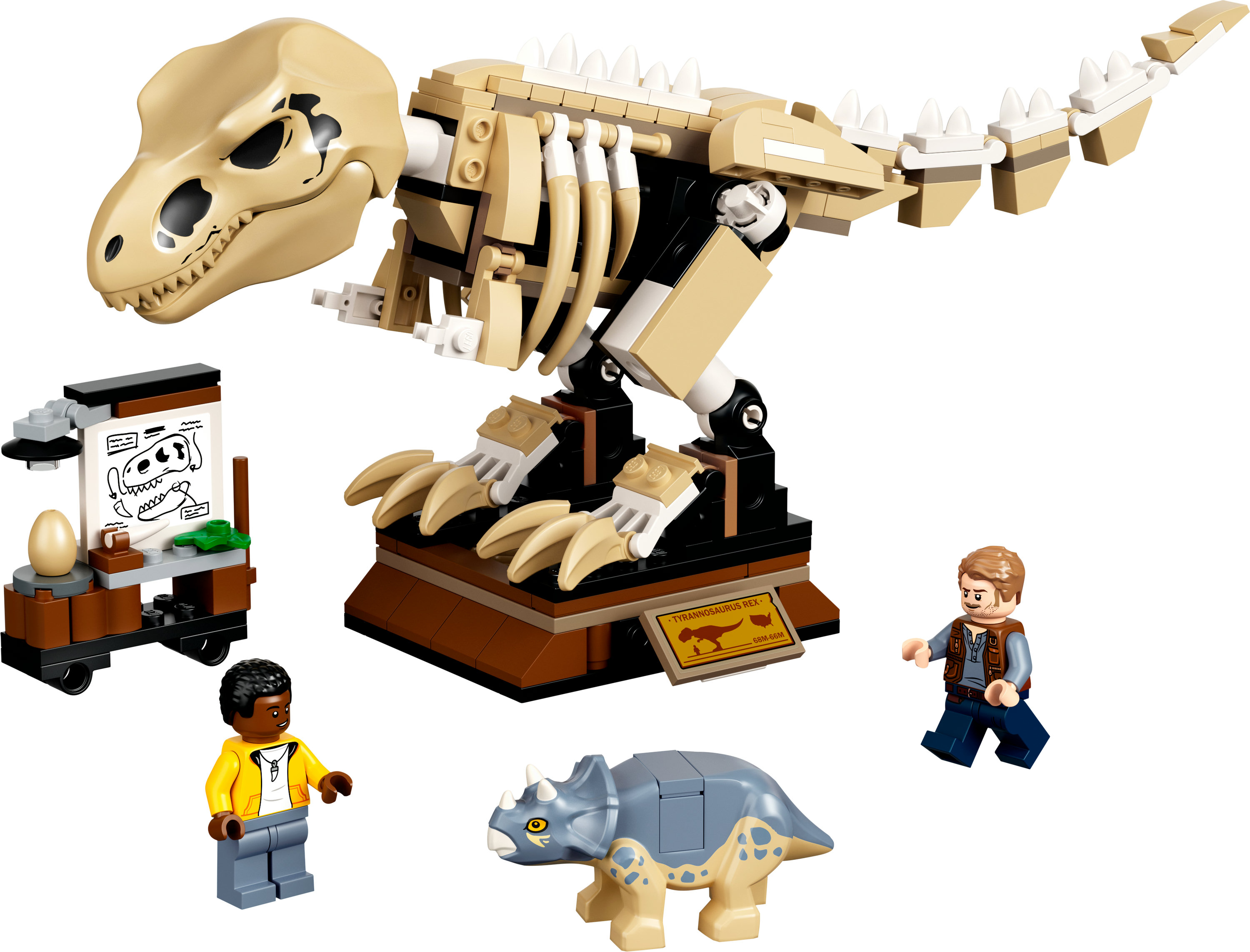 LEGO-Dinosaurierskelettmodell mit Figuren und Zubehör. Beige, braune, schwarze Farben dominieren die Szene.