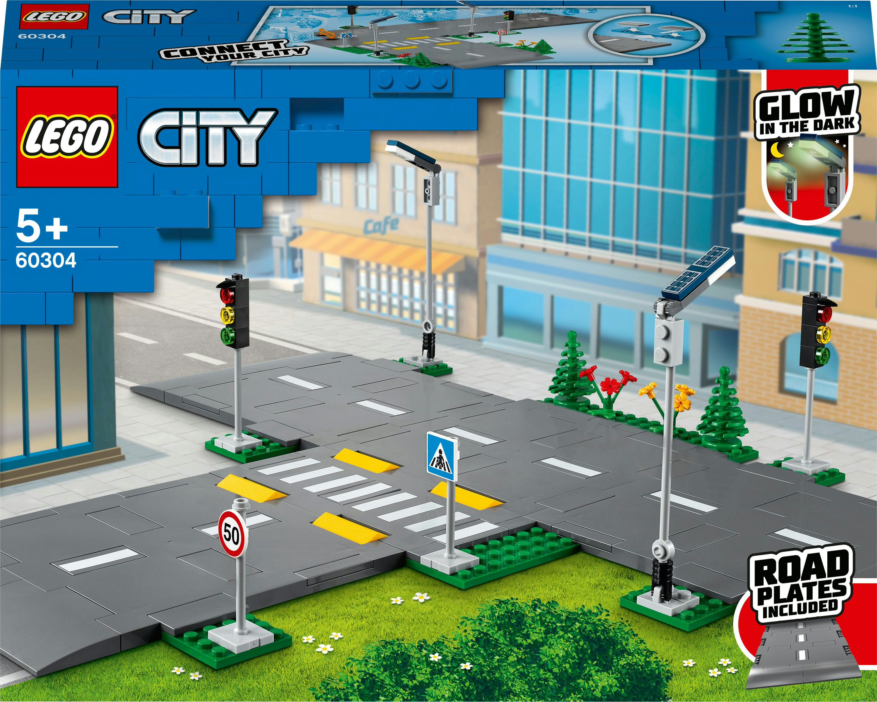 Zestaw Lego City z płytami drogowymi, latarniami ulicznymi, sygnalizacją świetlną i znakami drogowymi.
