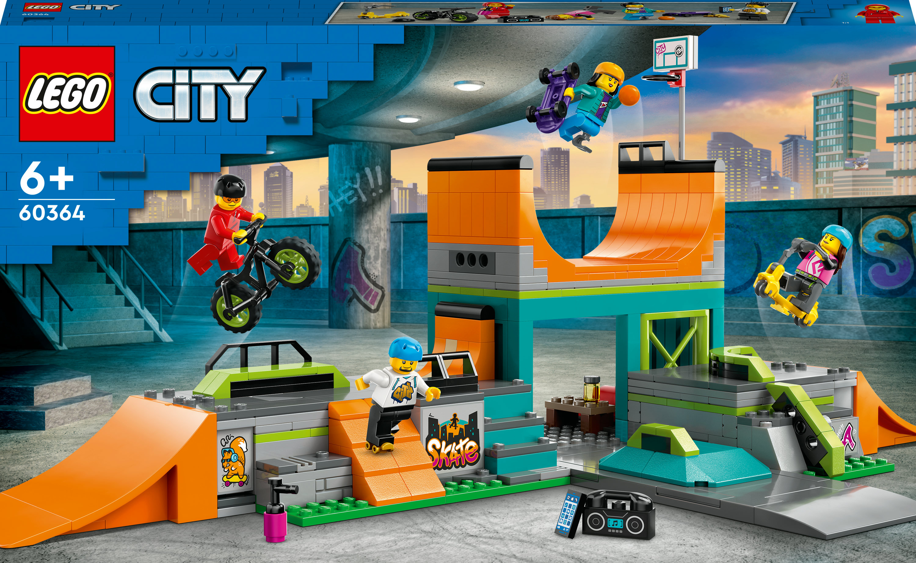Ein Lego City-Set mit einer Skatepark-Szene mit Figuren, die Tricks vorführen.