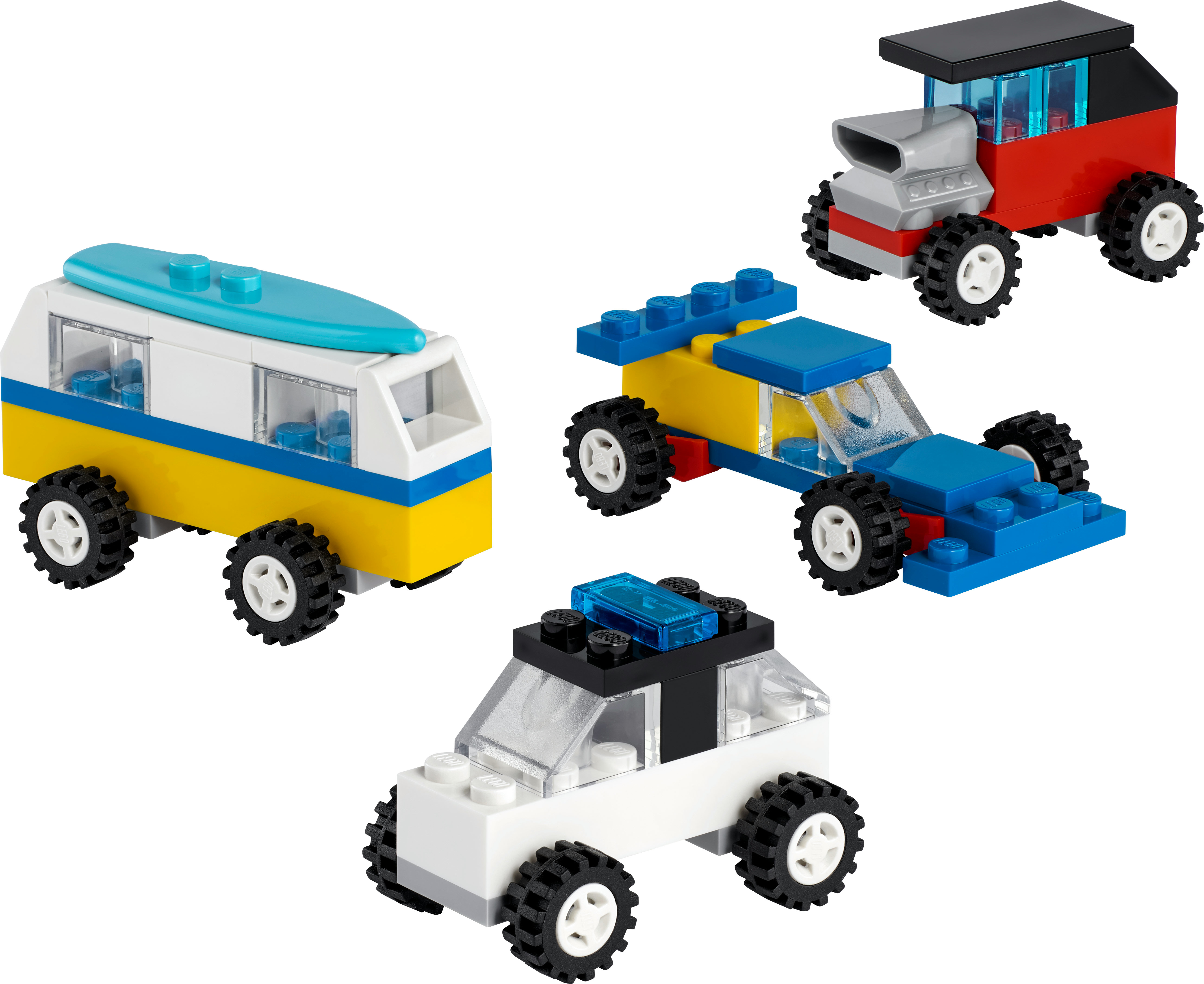 Vier Lego-Spielzeugautos. Enthält ein rotes Rennauto, einen weißen Polizeiwagen, ein gelbes und blaues Auto und einen Wohnwagen.