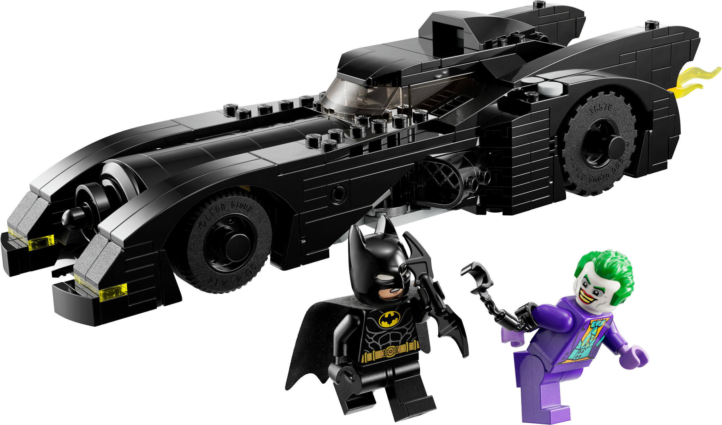 Lego Batman Set. Enthält das Batmobil, Batman und den Joker. Der Joker hält ein Brecheisen.