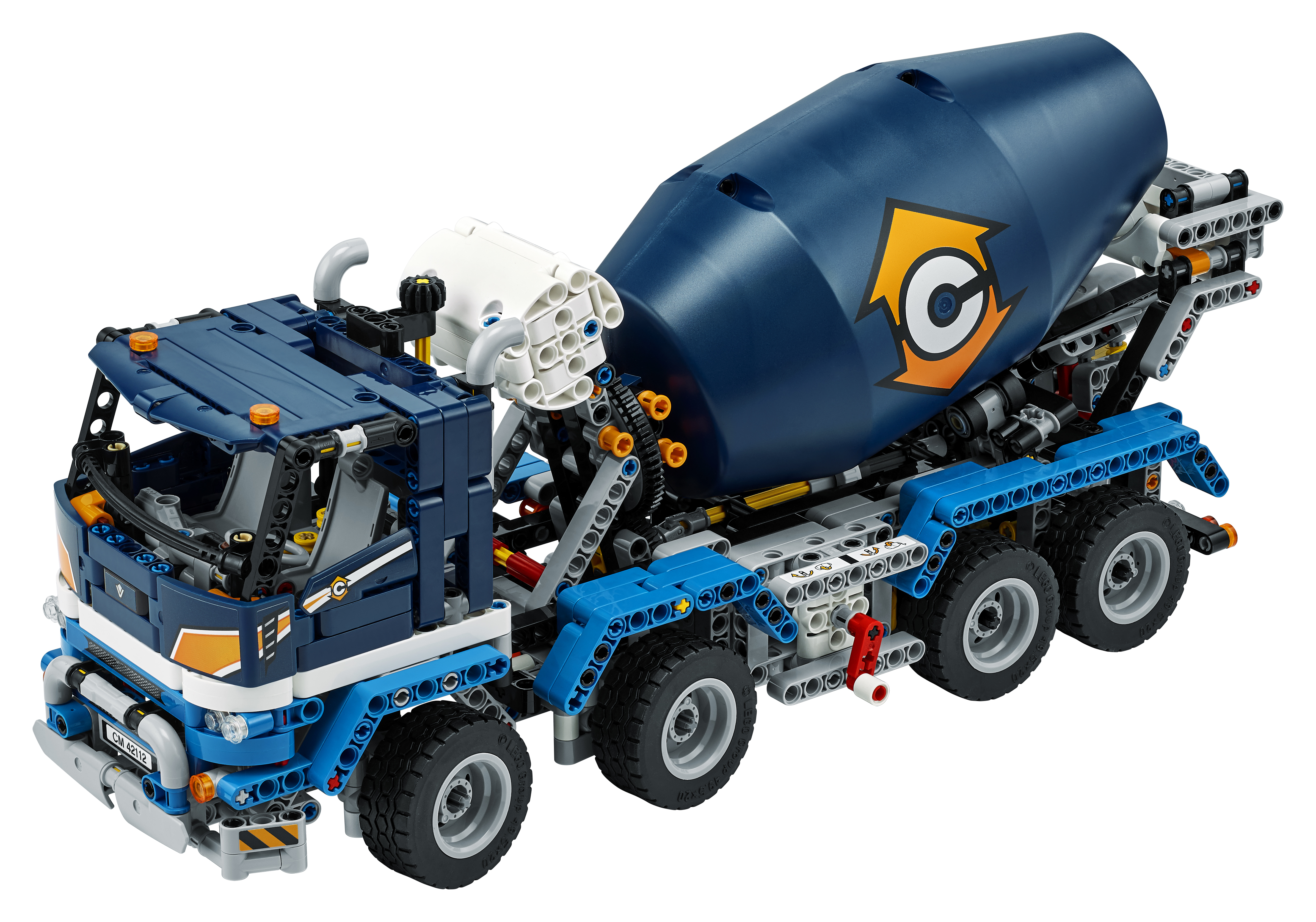 Un camion malaxeur Lego Technic, principalement bleu, avec un tambour rotatif, sur fond blanc.