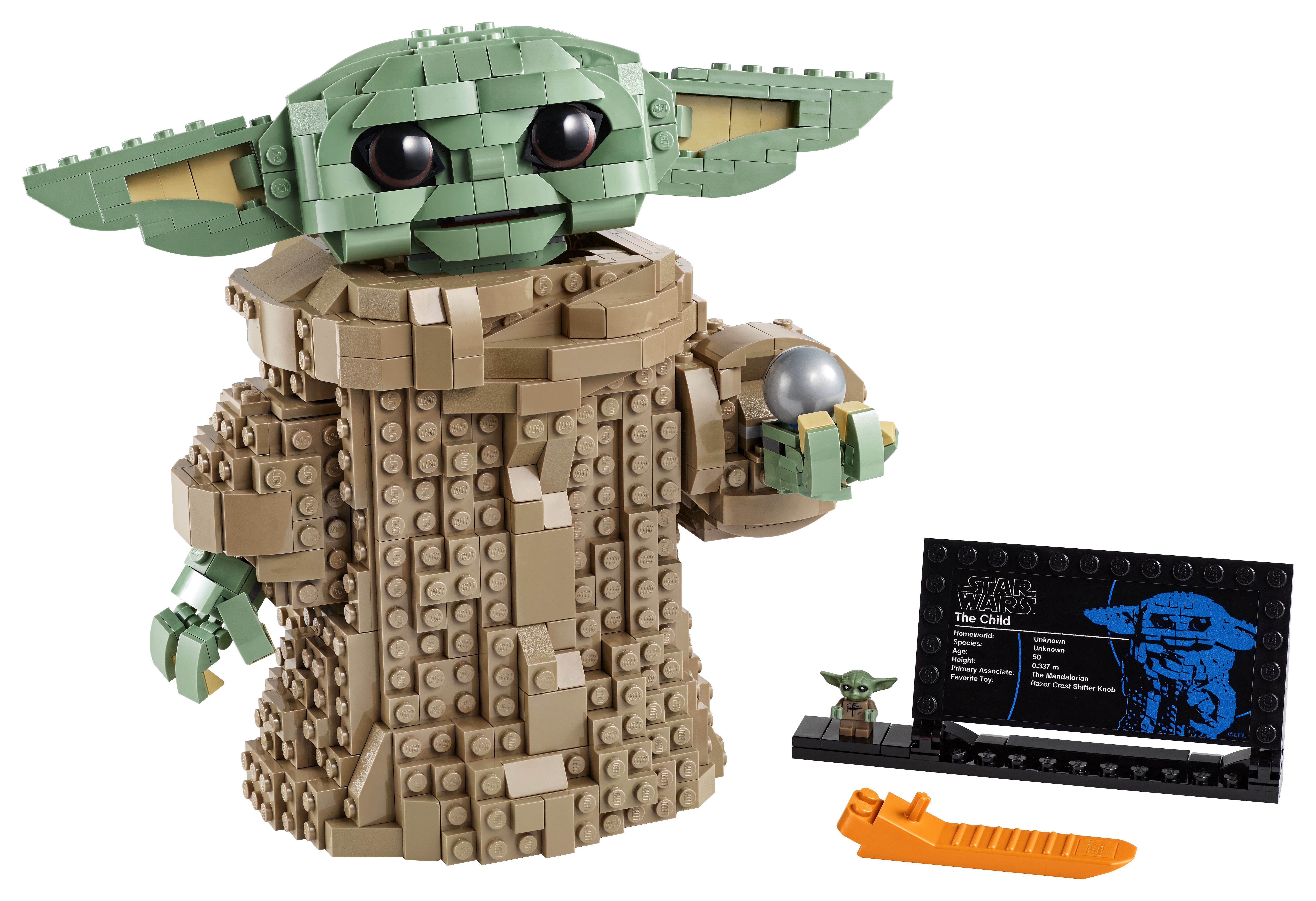 Modelo LEGO Star Wars The Child (Baby Yoda) con soporte y elementos acompañantes.