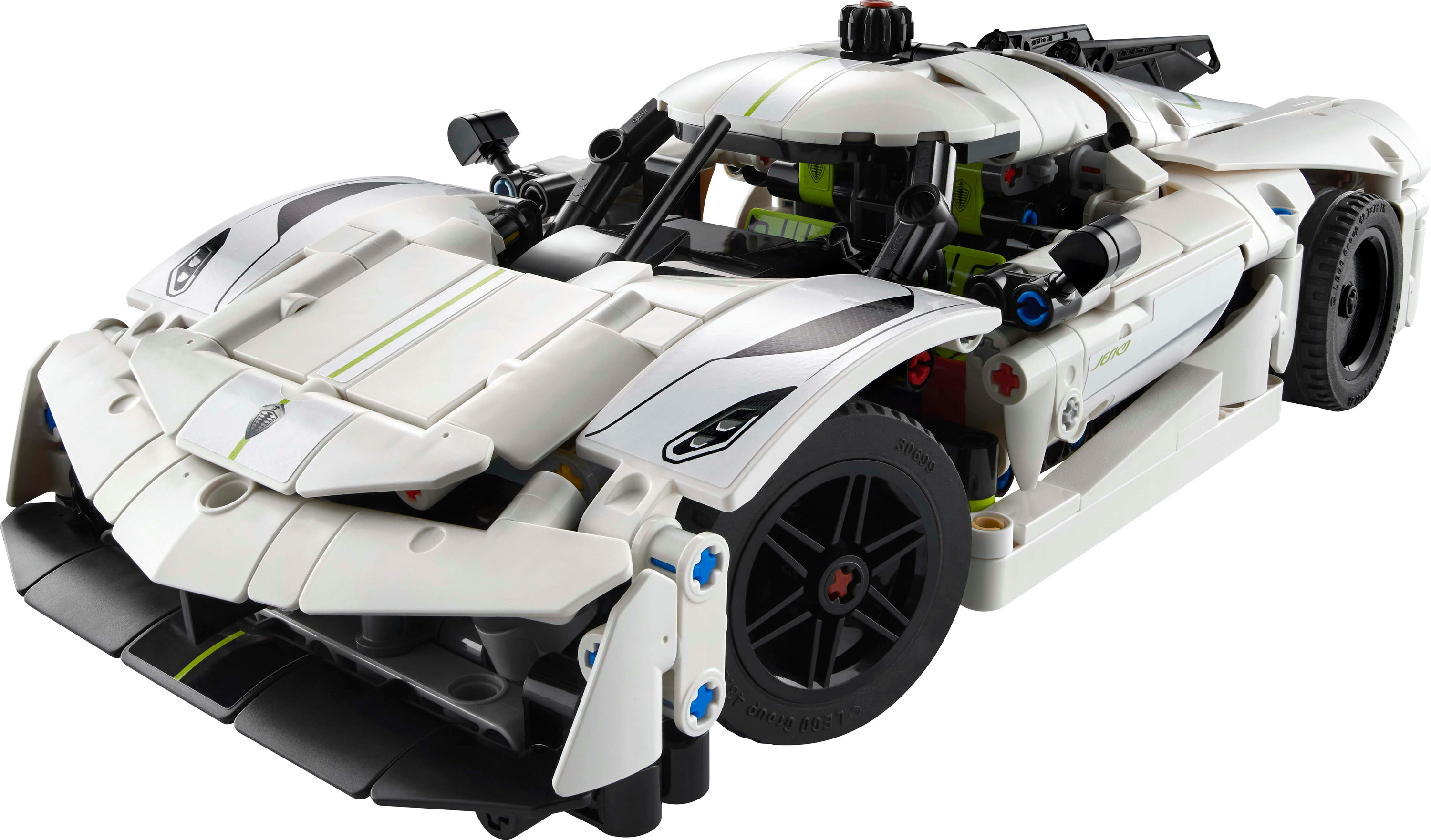 Une voiture de sport Lego Technic blanche. La voiture est sur fond blanc.