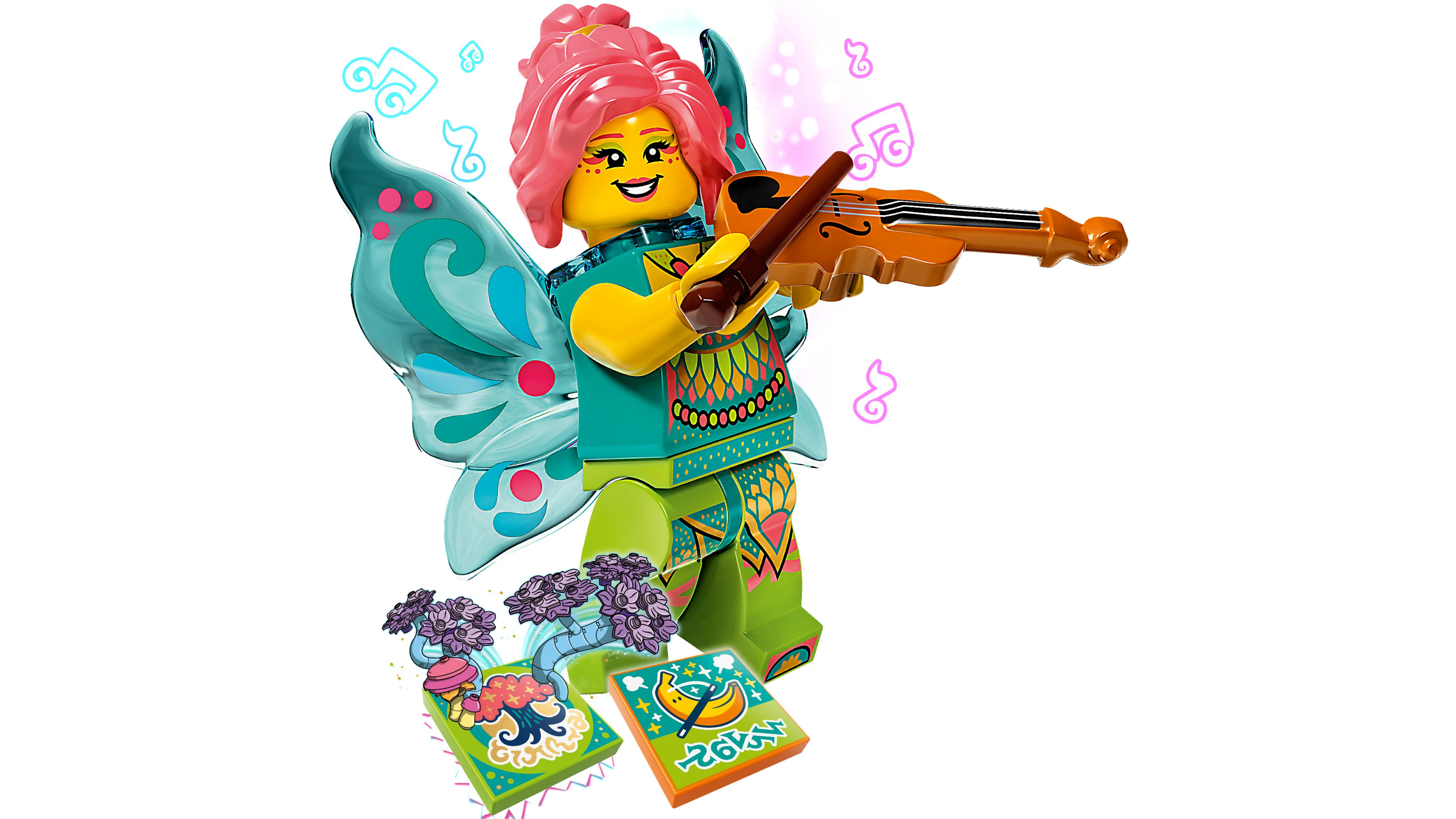 Figurka Lego, wróżka z turkusowymi skrzydłami, grająca na skrzypcach. Wokół nuty muzyczne.