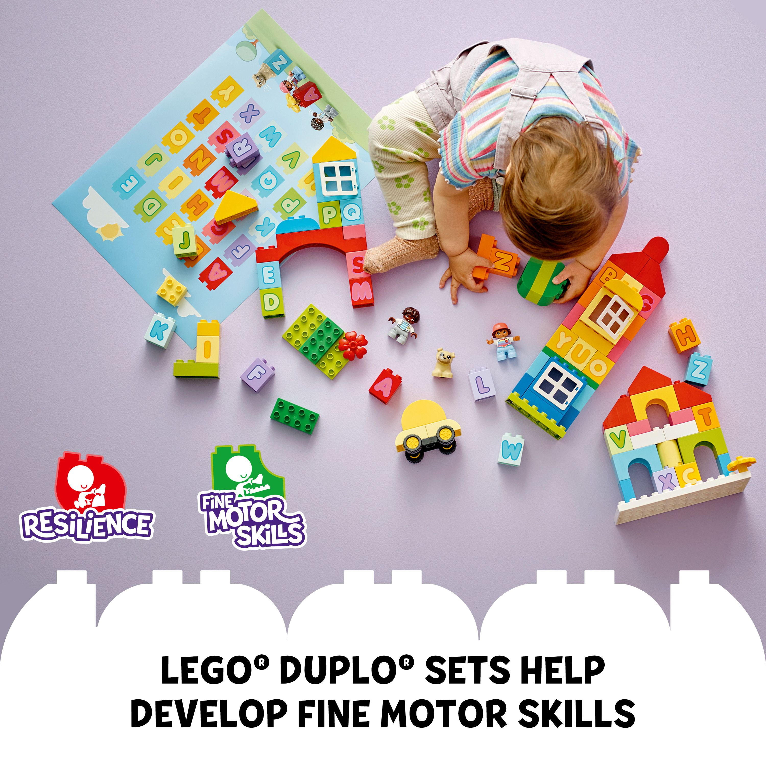 Un bambino che gioca con i mattoncini Lego Duplo, con testo sulle capacità motorie fini.