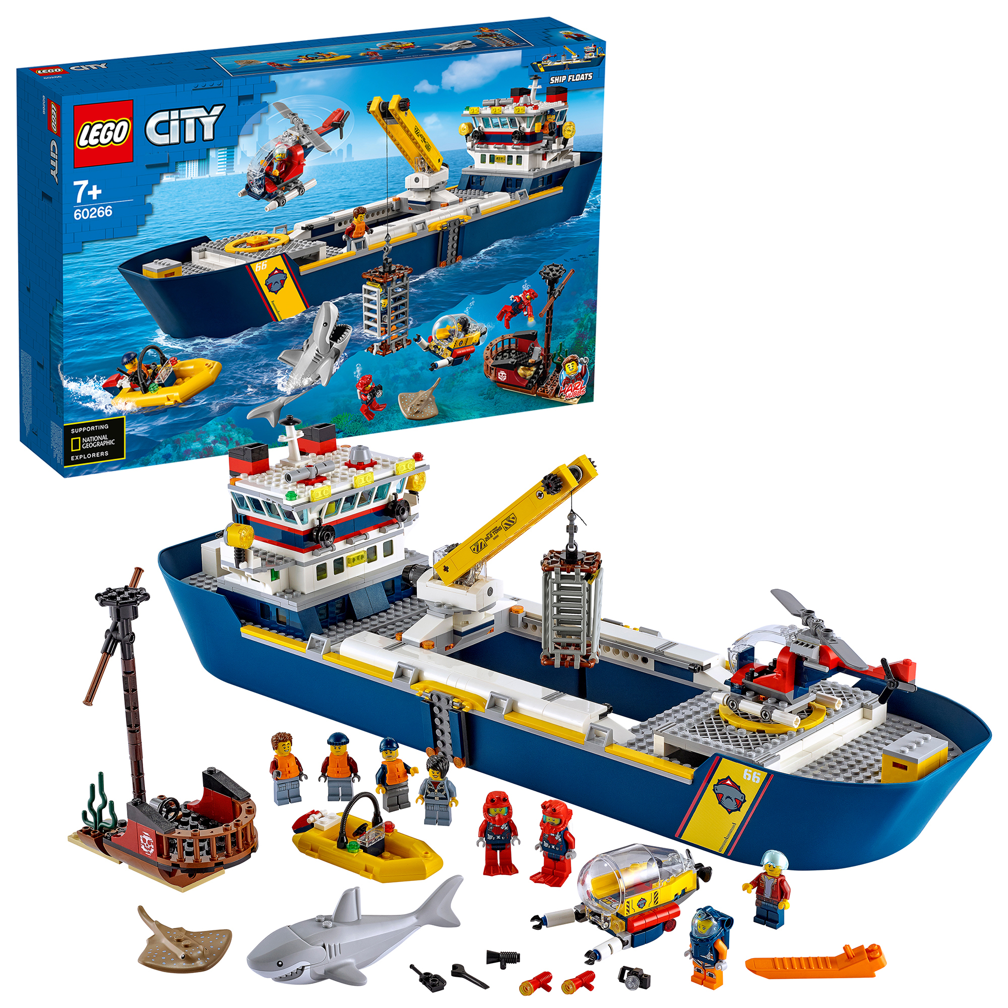 LEGO City Ship set met een groot blauw schip, helikopter, minifiguren en andere accessoires.