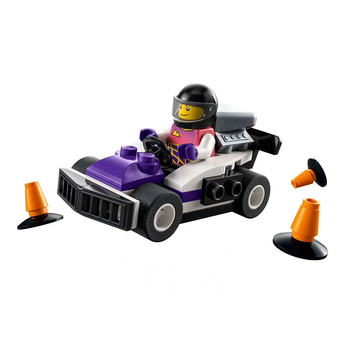 Lego Friends Go-Kart seti. Bir figür mor ve beyaz bir go-kartta oturuyor. Turuncu trafik konileri mevcut.