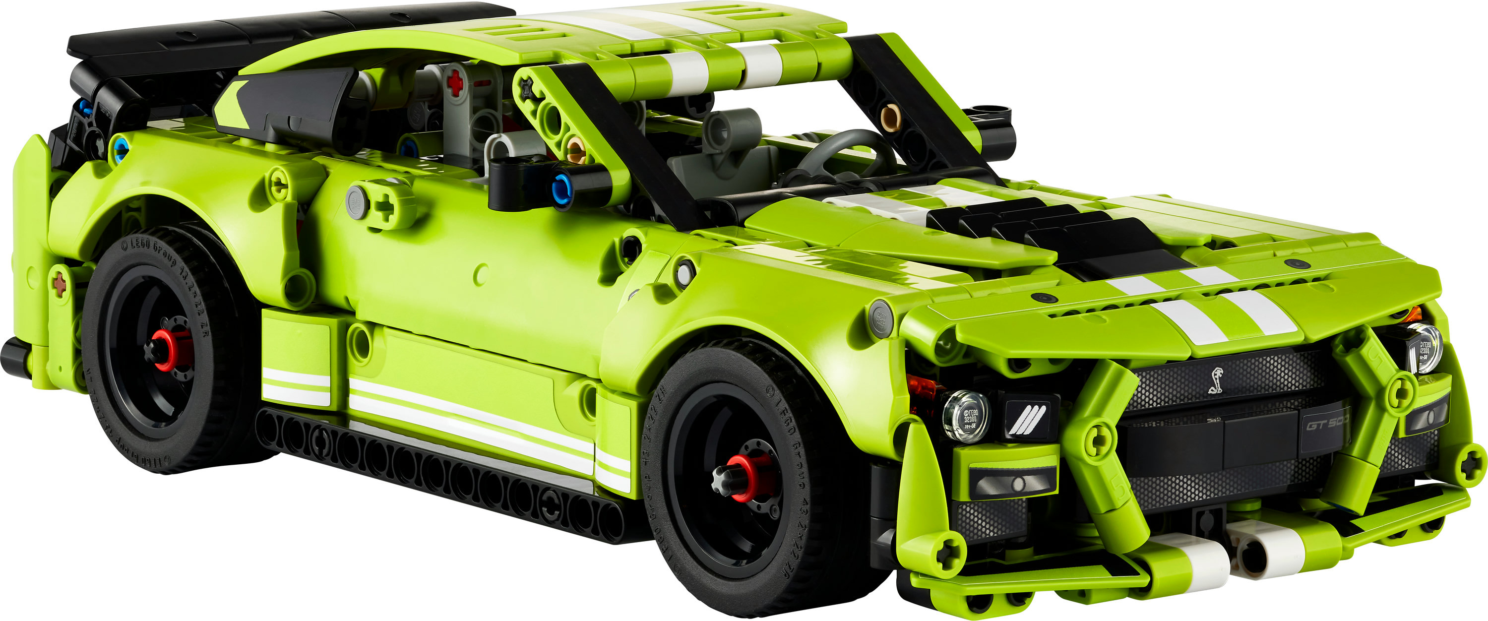 Lego Technic grünes Ford Mustang Shelby GT500 Sportwagenmodell auf weißem Hintergrund.