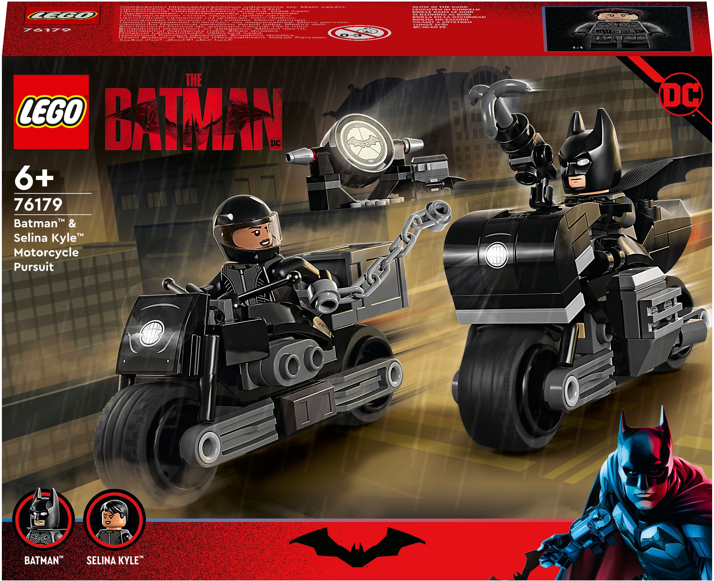 Set Lego di Batman e Selina Kyle su moto. Batman che guida la sua moto.