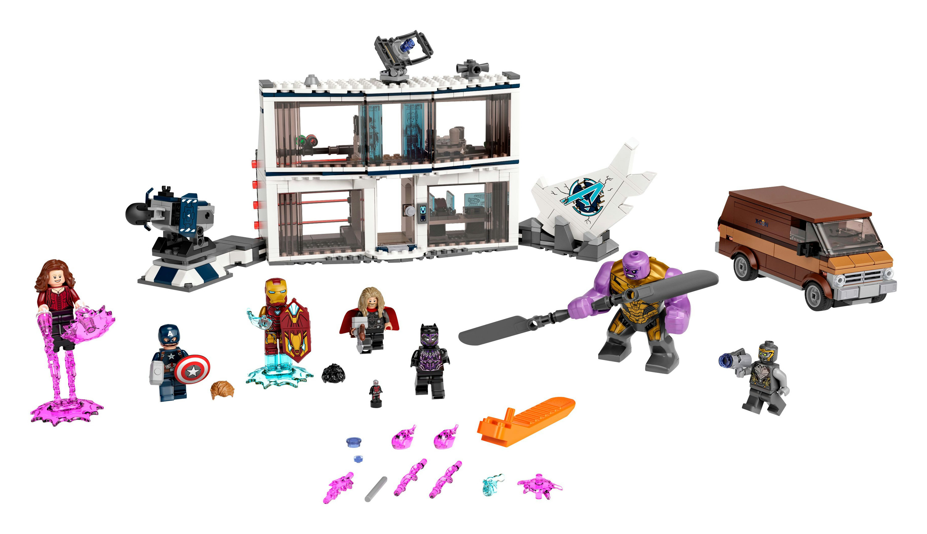 Set Lego Avengers, con un edificio, un furgone e varie figure di personaggi Marvel.