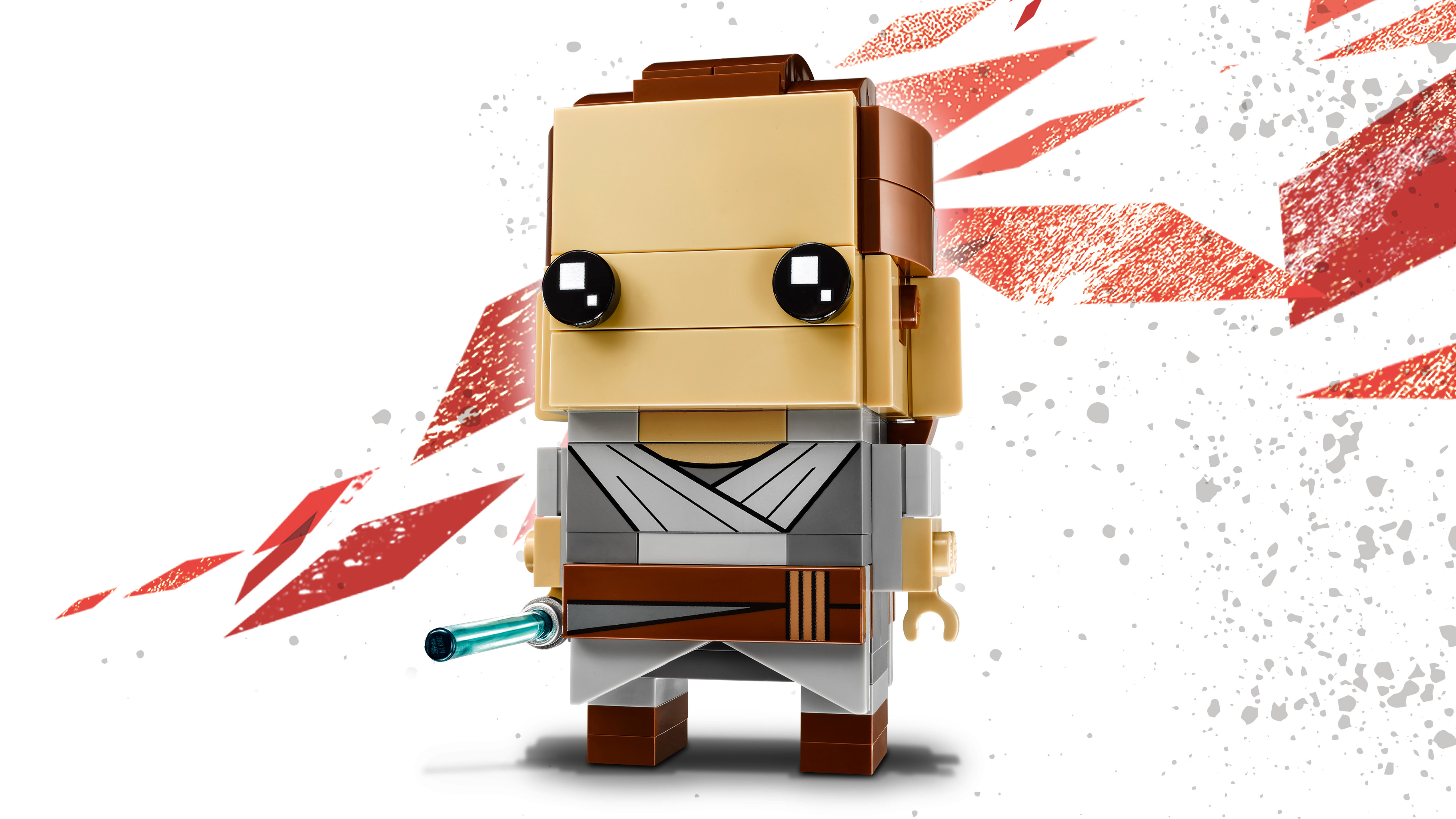 Figurka Lego Rey z mieczem świetlnym. Tło jest białe z czerwonymi pociągnięciami farby.