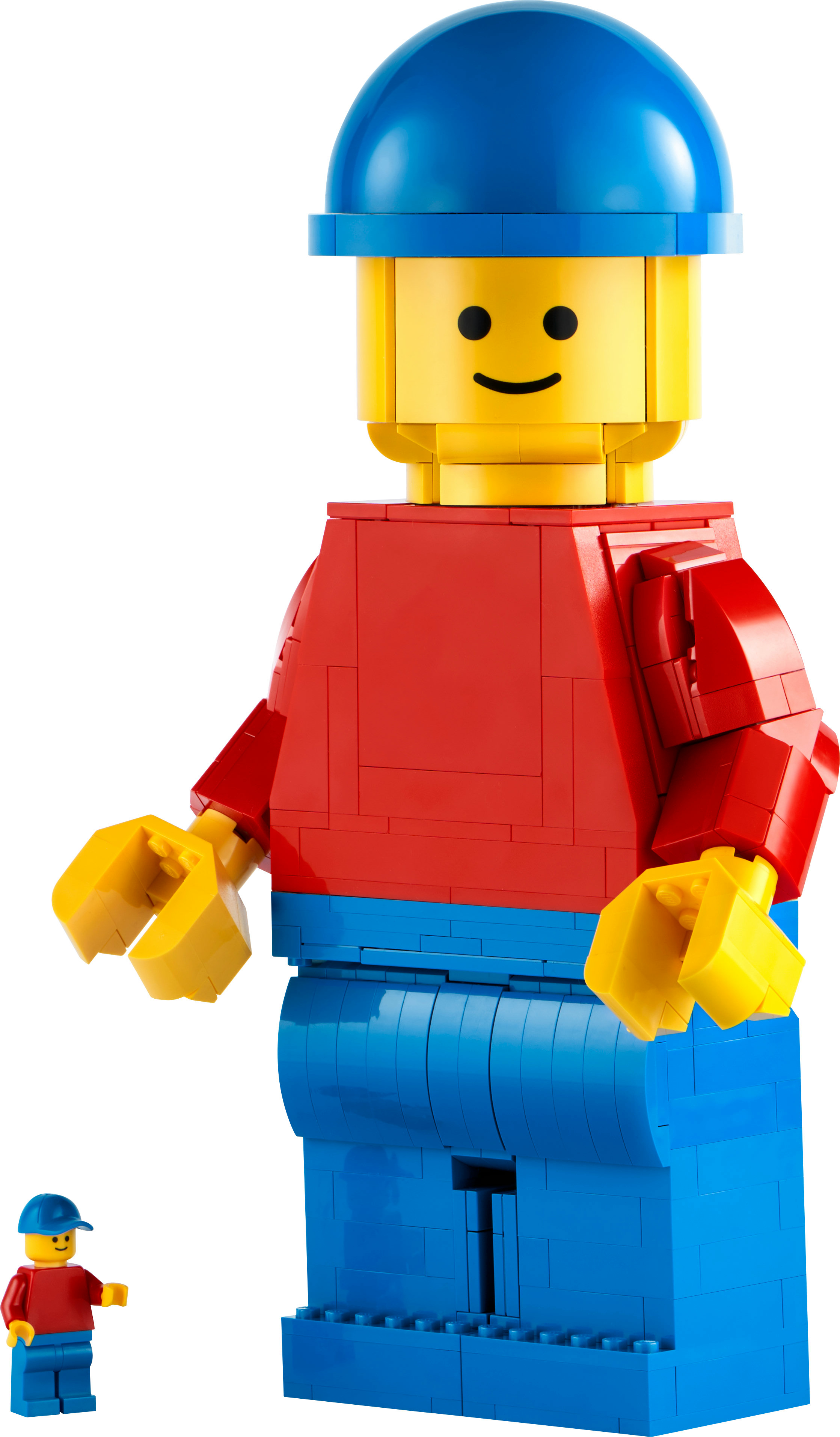 Duża figurka Lego z niebieskim kapeluszem i mała figurka Lego obok.