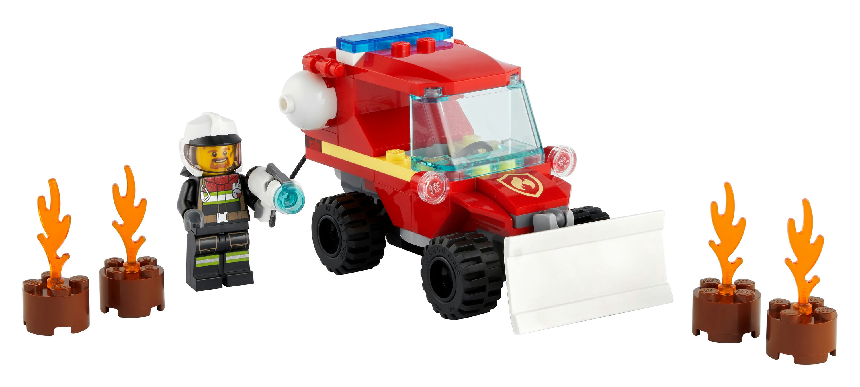 Ein Lego-Feuerwehrwagen mit einem Feuerwehrmann und drei Lego-Flammen.