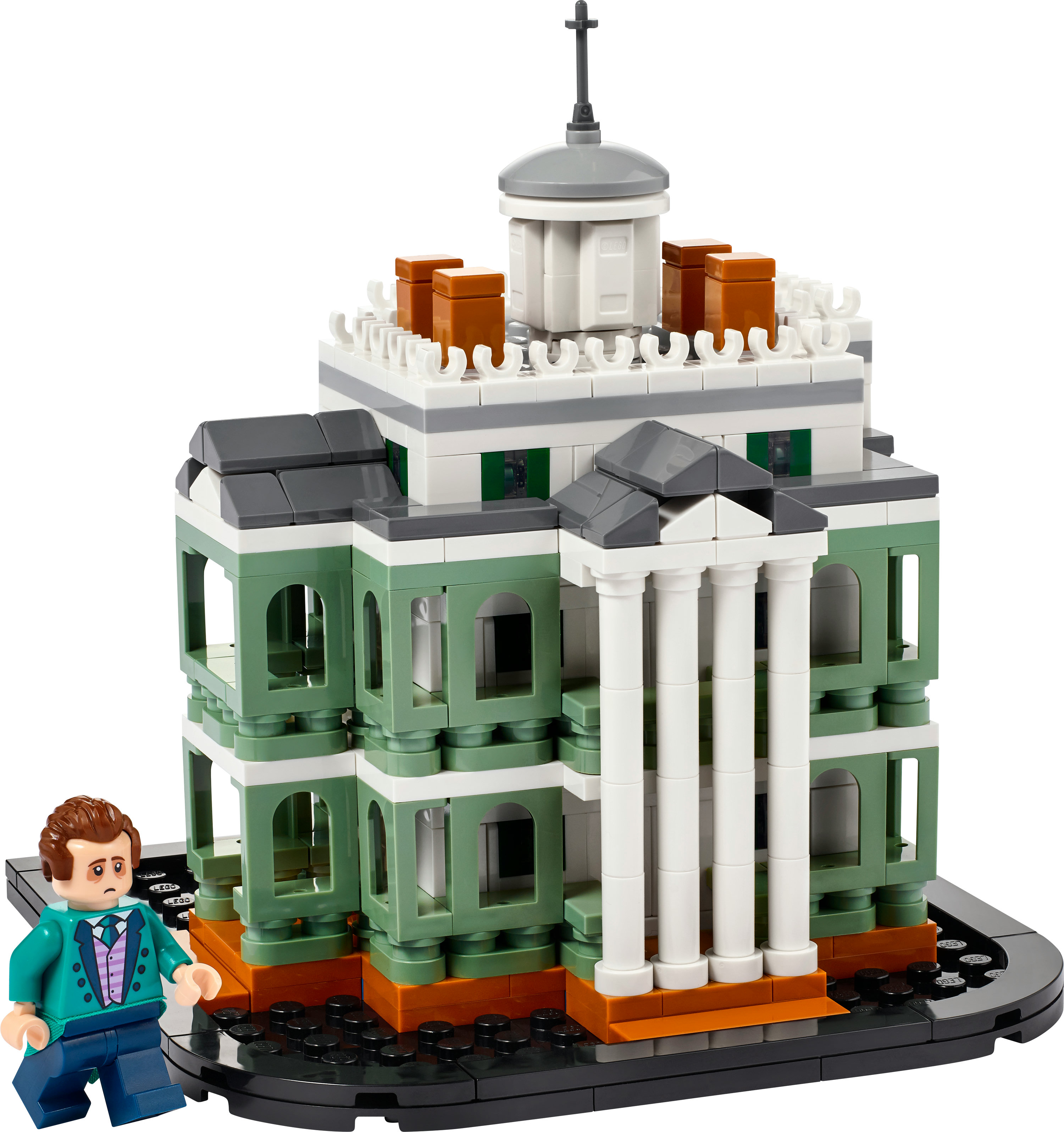 Zestaw LEGO Haunted Mansion z figurkami, rezydencją i czarną podstawą.