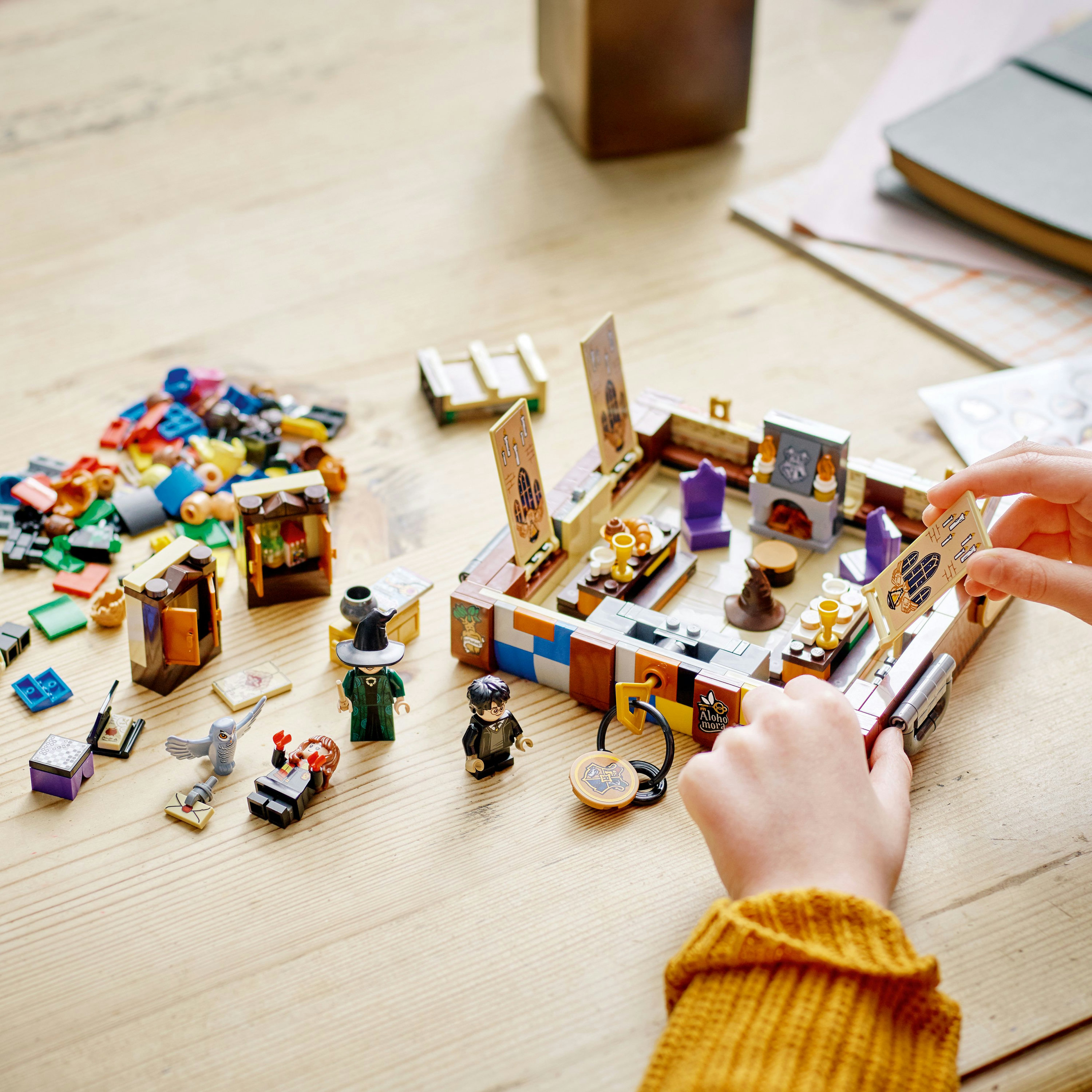 Lego Harry Potter set met figuren en kamerinterieur.