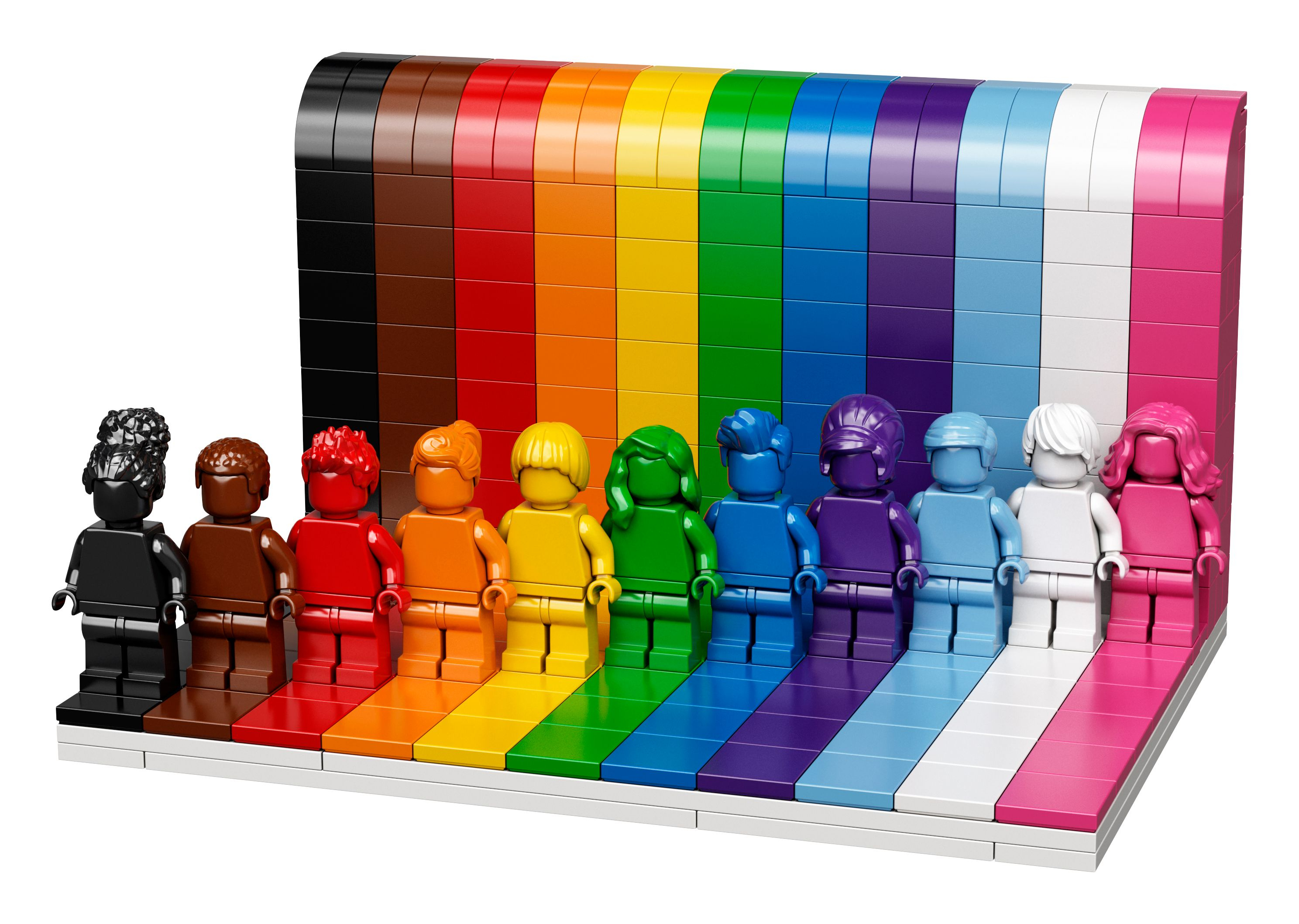 Set Lego di diverse minifigure nei colori dell'arcobaleno, su una piattaforma bianca.
