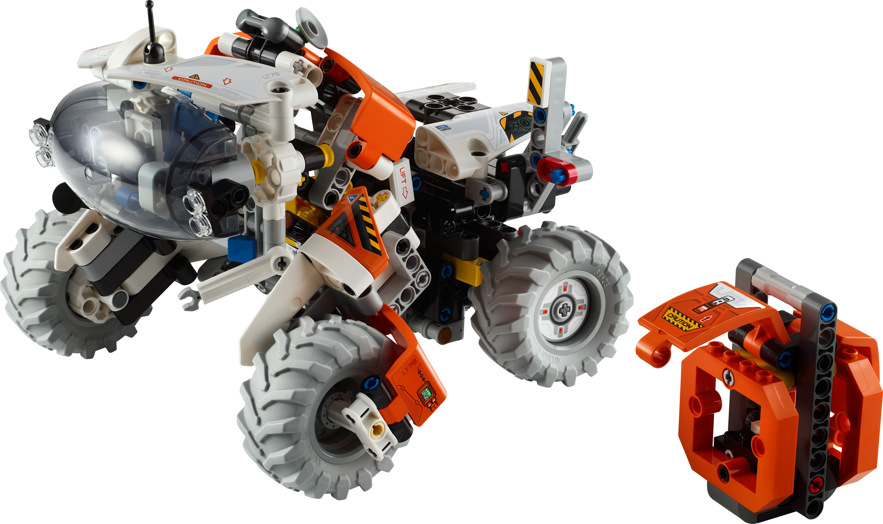 Un set de vehículo todoterreno LEGO Technic, con cabina central, detalles naranjas y mando a distancia.