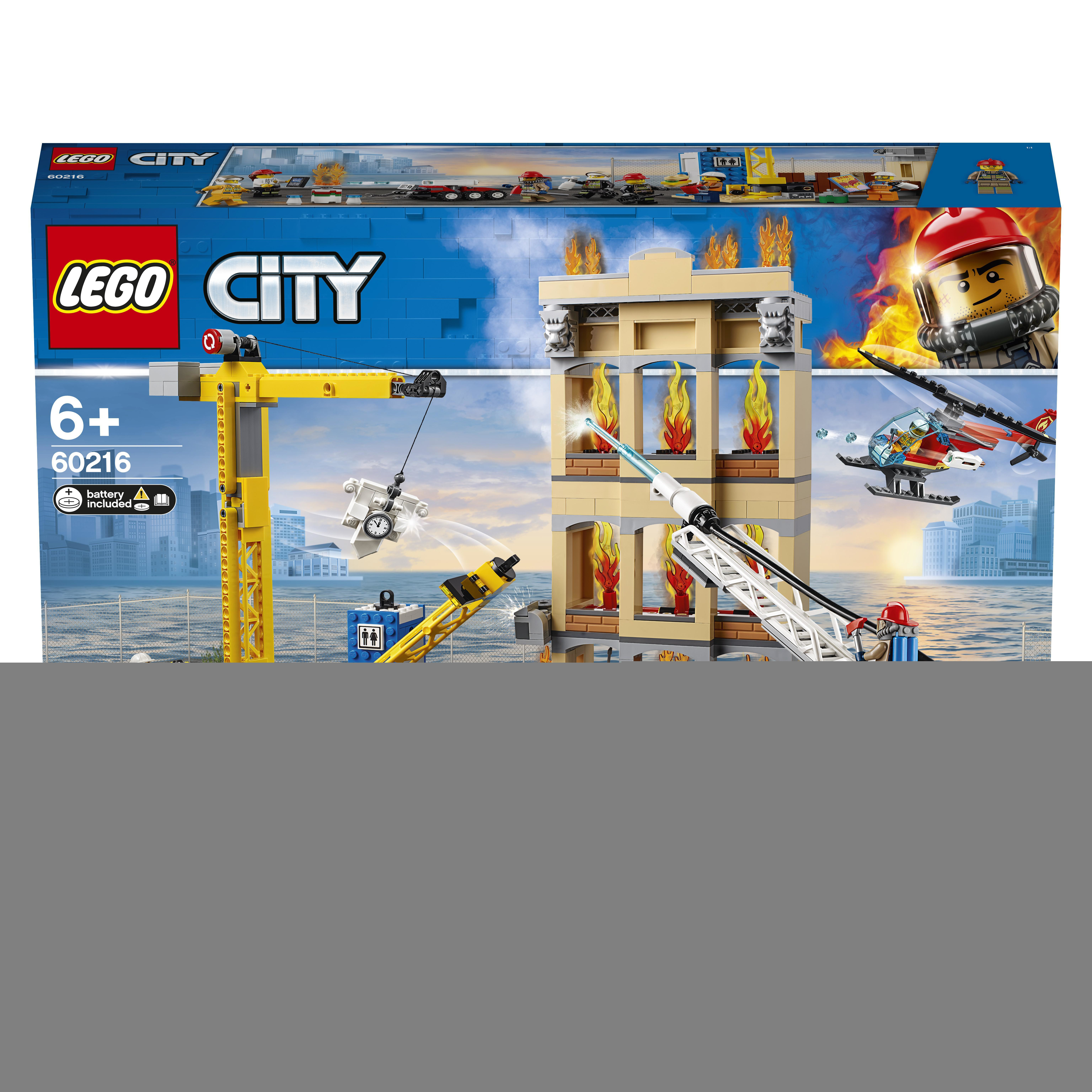 Scatola del set Lego City Fire. Include una caserma dei pompieri in fiamme, una gru e un elicottero.