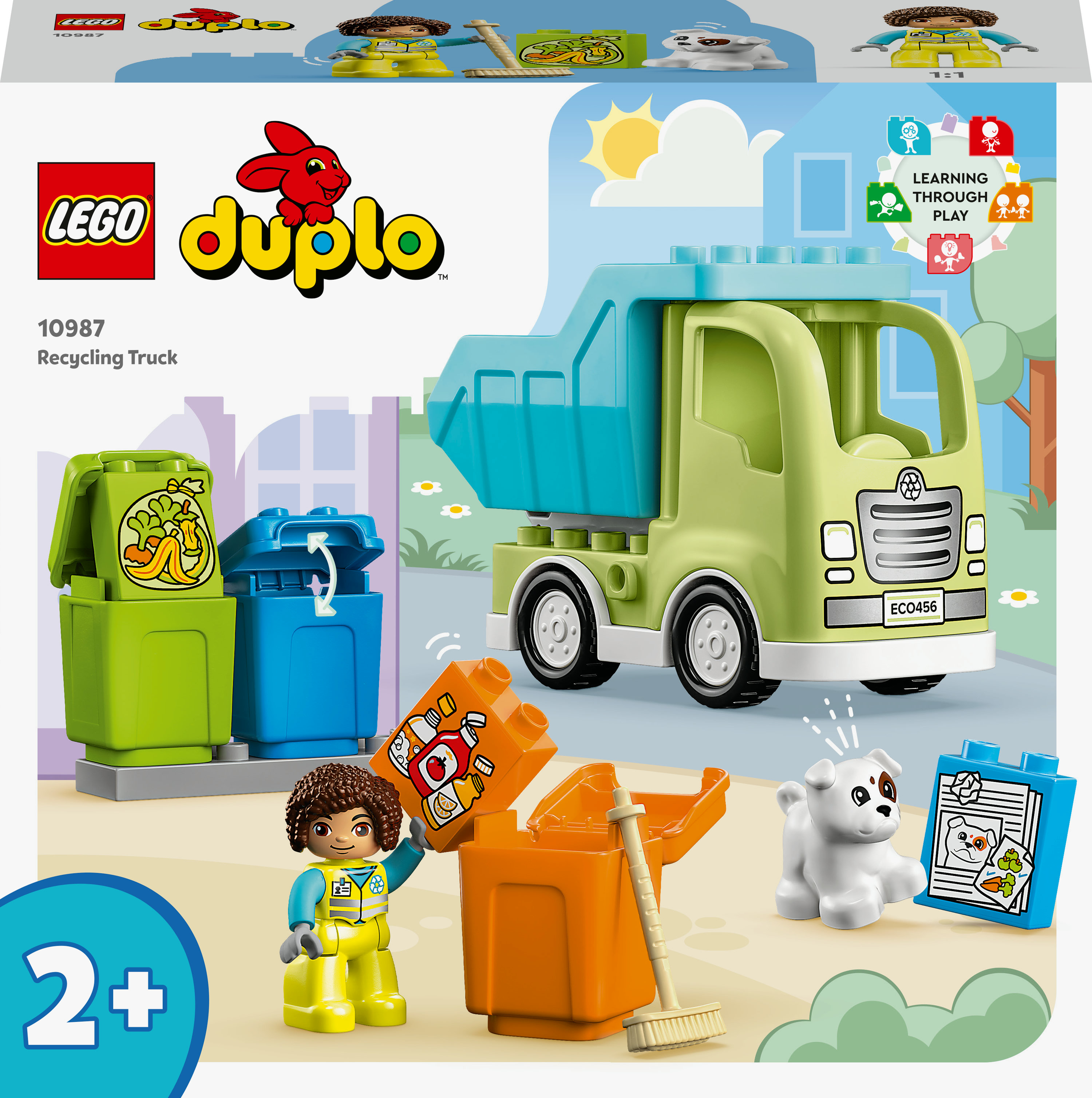 Ein Lego Duplo-Set mit einem Recycling-LKW, Mülltonnen, einem Hund und einer Kinderfigur. Die Szene zeigt Recycling.