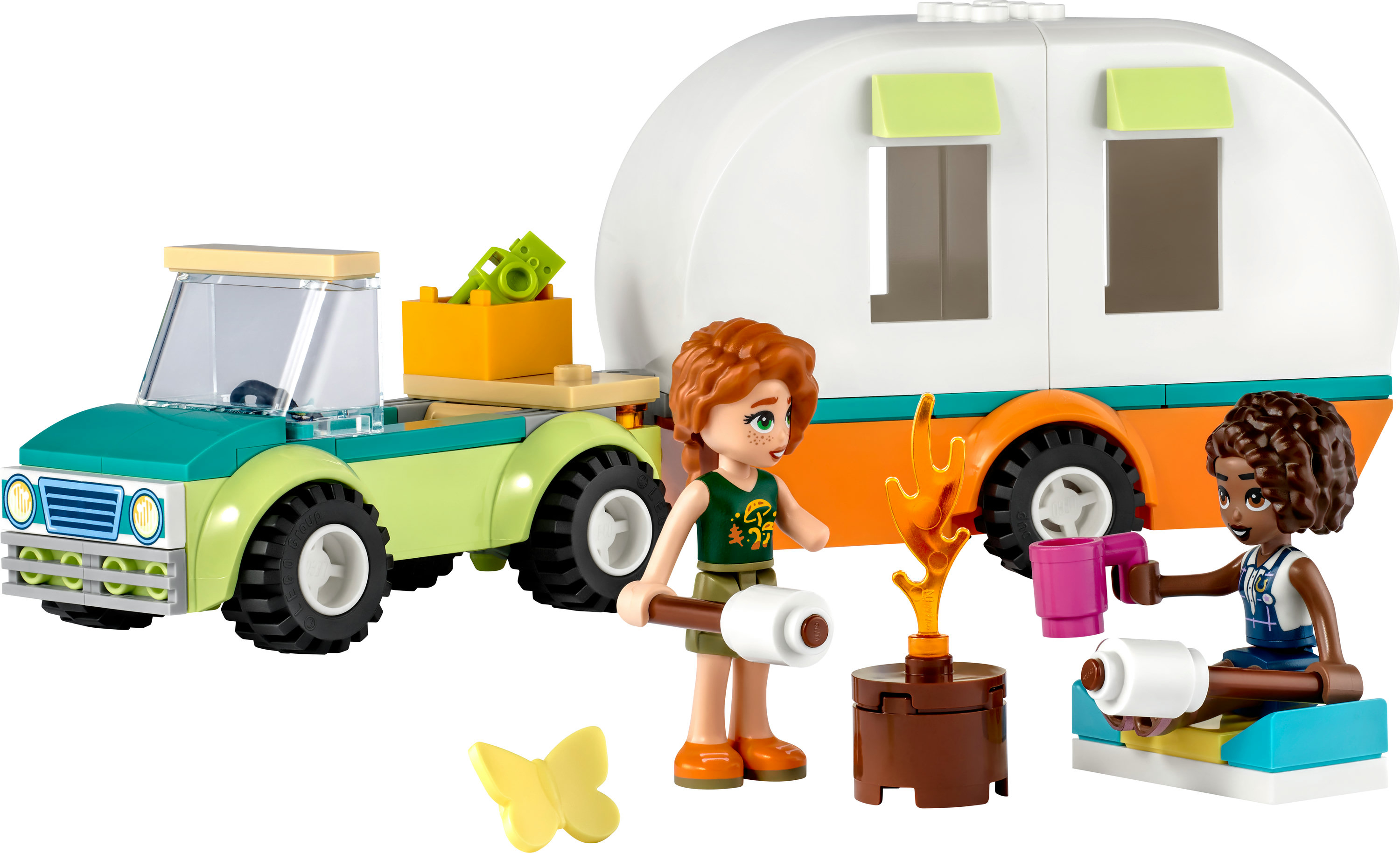 Lego Friends set met een camper en twee figuren die marshmallows roosteren boven een kampvuur.