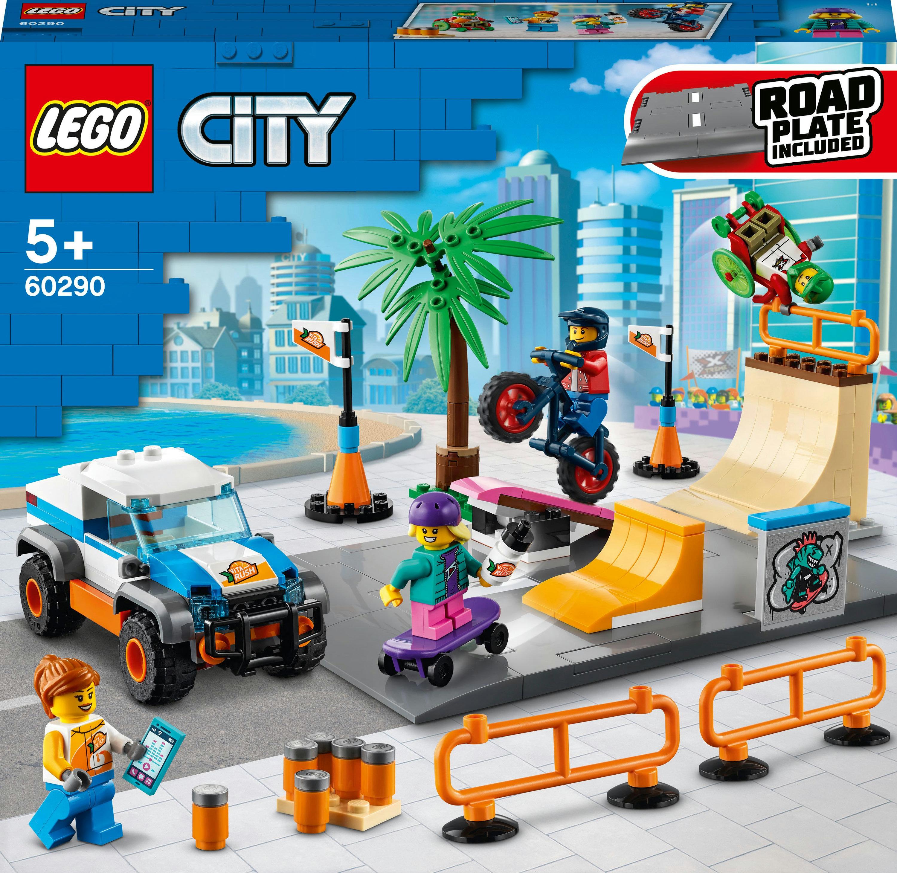 Lego City Set mit einem Truck, Skateboardern, Rampen und einem Auto auf einer Betonoberfläche.