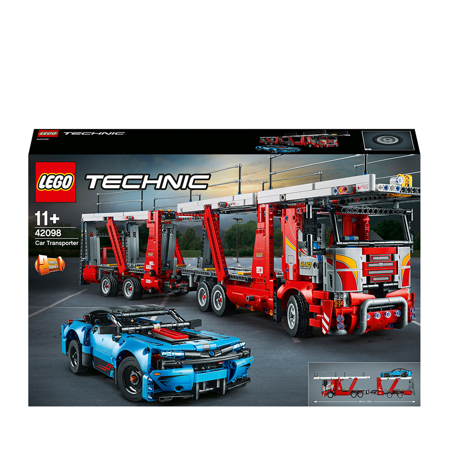 Zestaw LEGO Technic Car Transporter. Niebieski samochód załadowany jest na czerwoną ciężarówkę. Zestaw na białym tle.