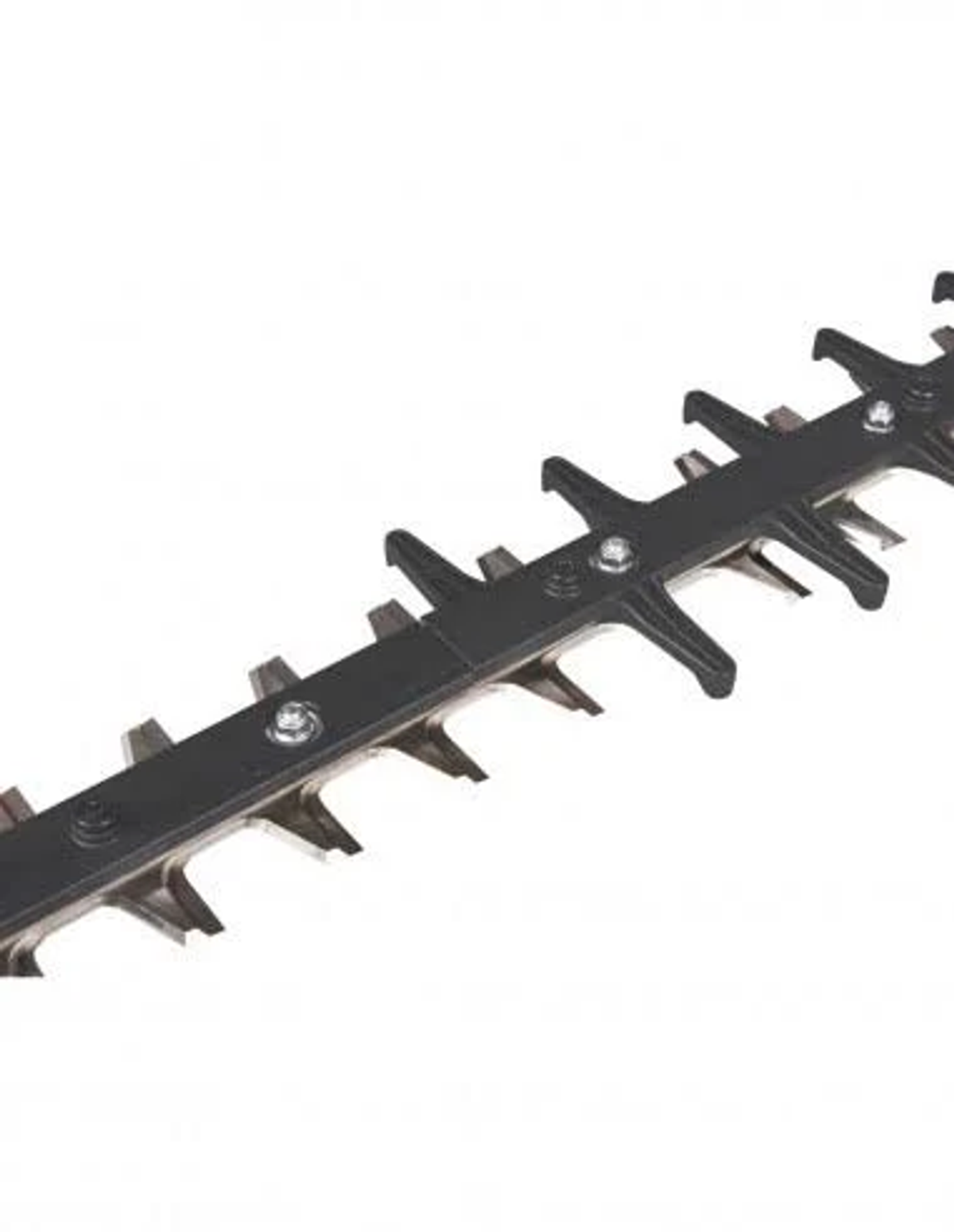 Primer plano de las cuchillas de un cortasetos. Cuchillas negras con tornillos plateados y dientes afilados.