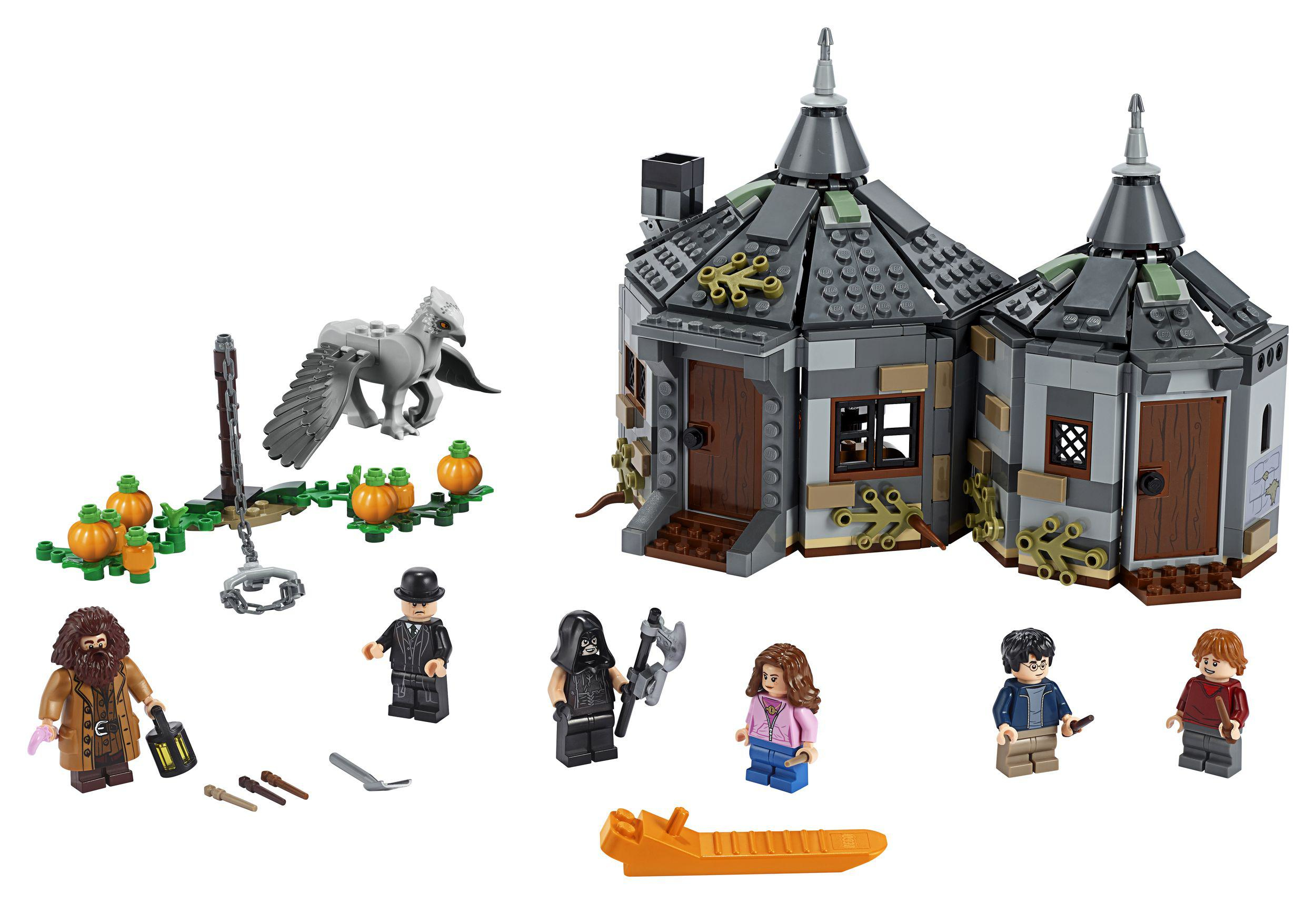 Set Lego Harry Potter con una capanna, figure, zucche e una creatura volante. Scena.