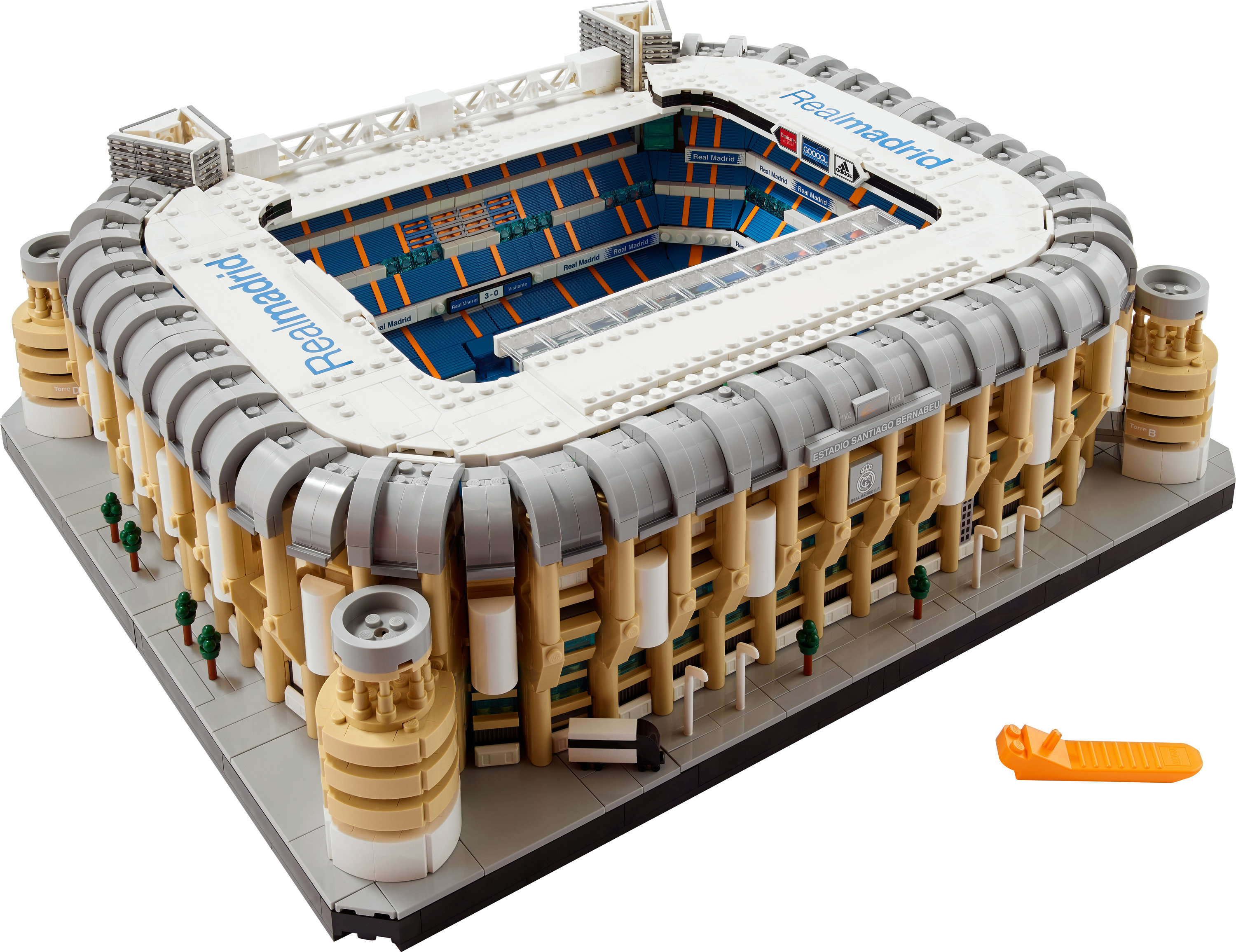 Ayrıntılı mimarisi ve mavi oturma alanları ile Real Madrid stadyumunun bir Lego modeli.