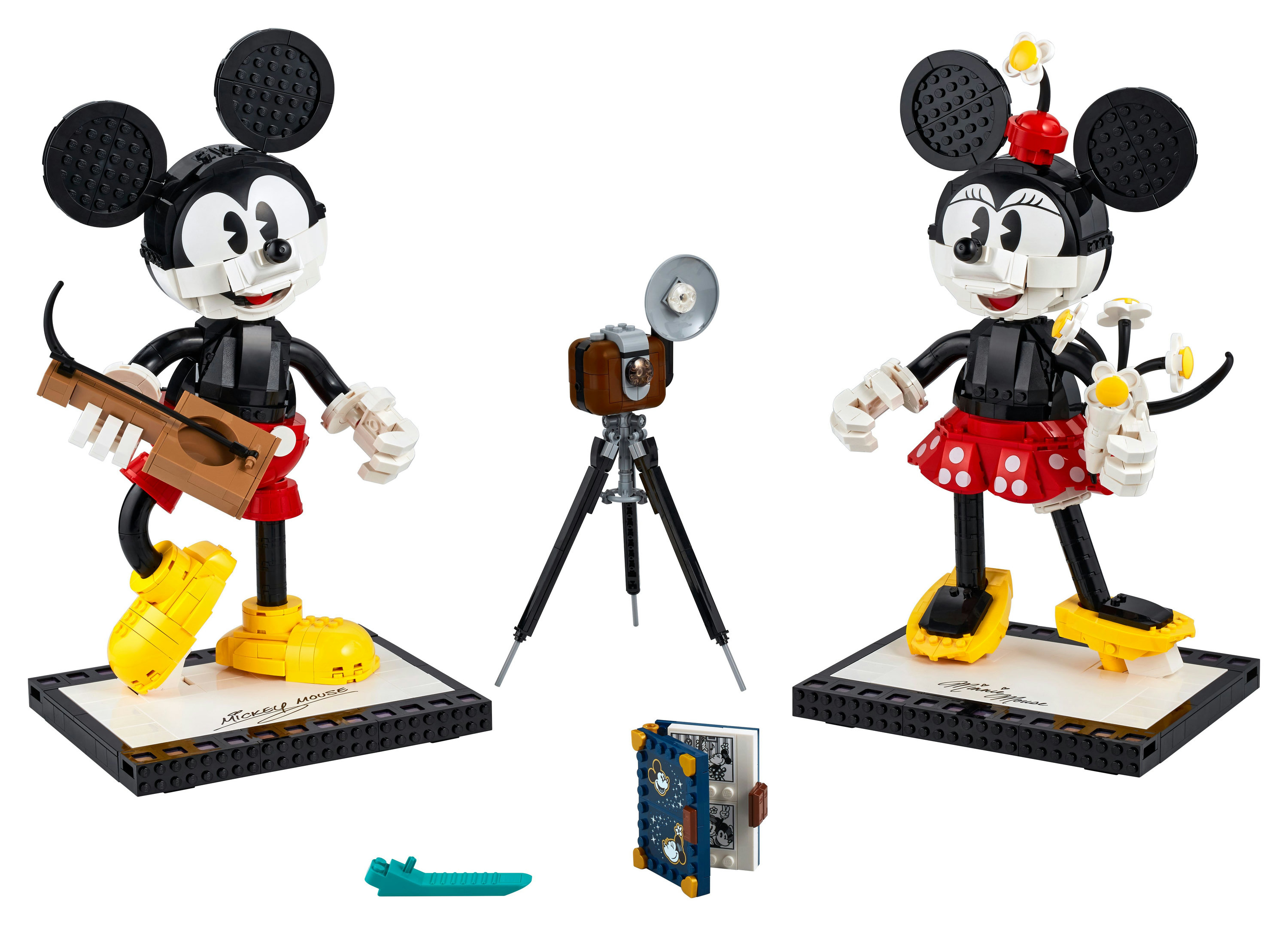 Personaggi Lego di Topolino e Minnie. Topolino tiene una chitarra, Minnie un fiore. Fotocamera e libro presenti.