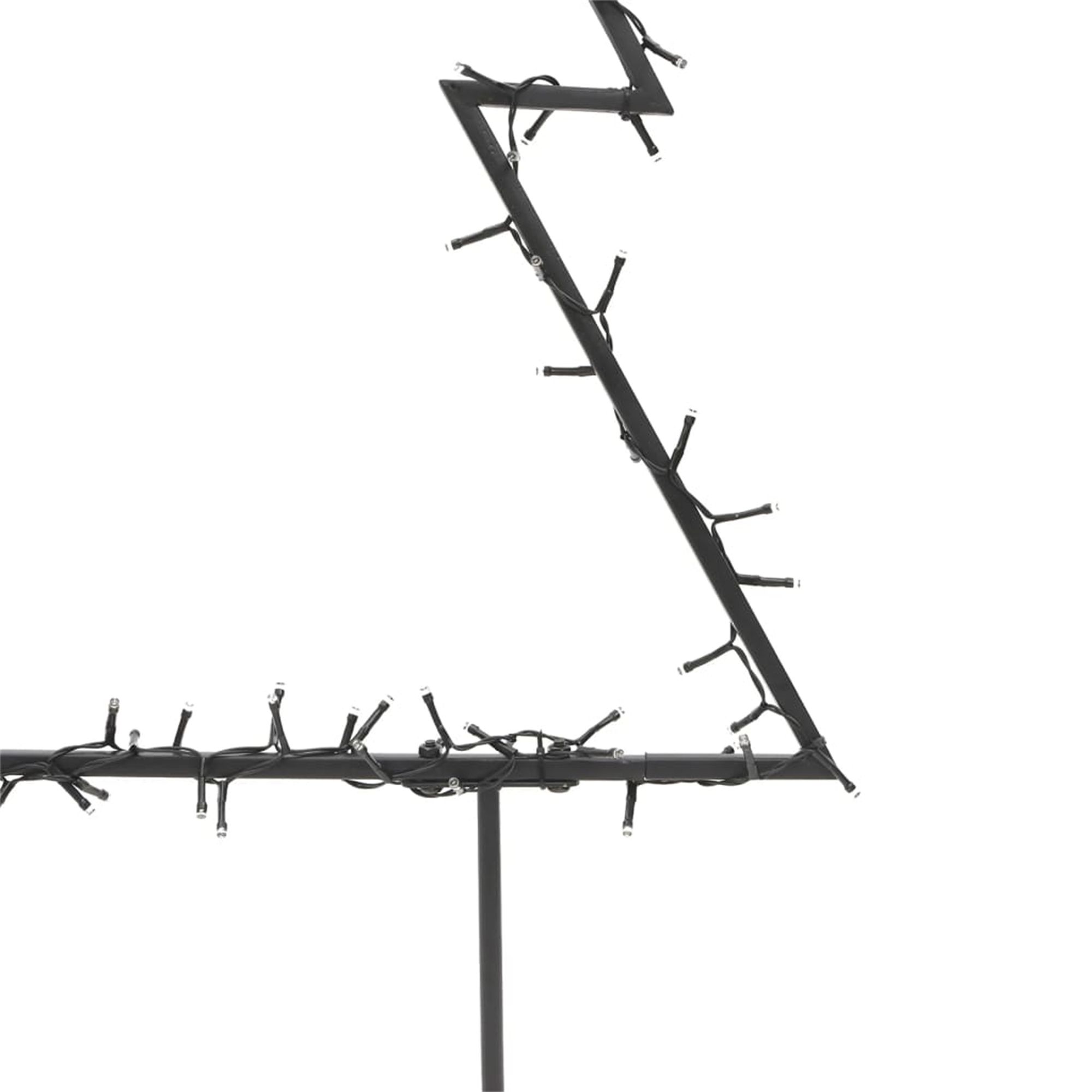 Schwarzer Metallrahmen in Form eines Weihnachtsbaums mit Lichtern.