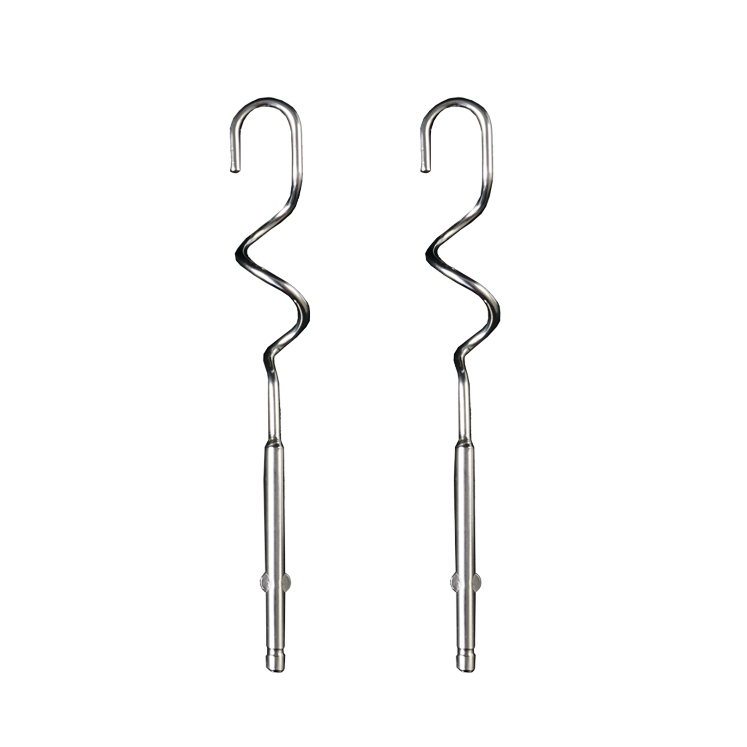 Due accessori per mixer argentati, design a spirale curva, su sfondo bianco.
