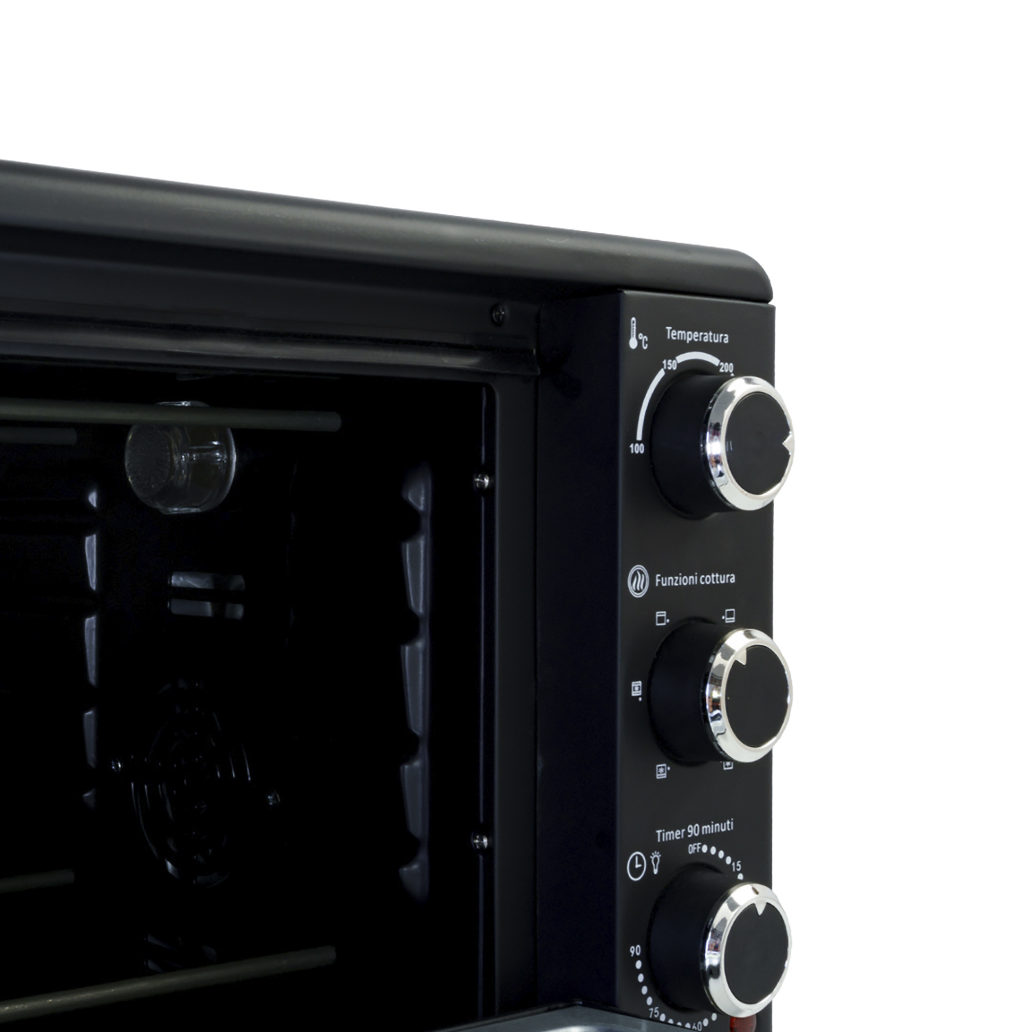 Primo piano del pannello di controllo di un forno. Ha manopole ed etichette. Il forno è nero.