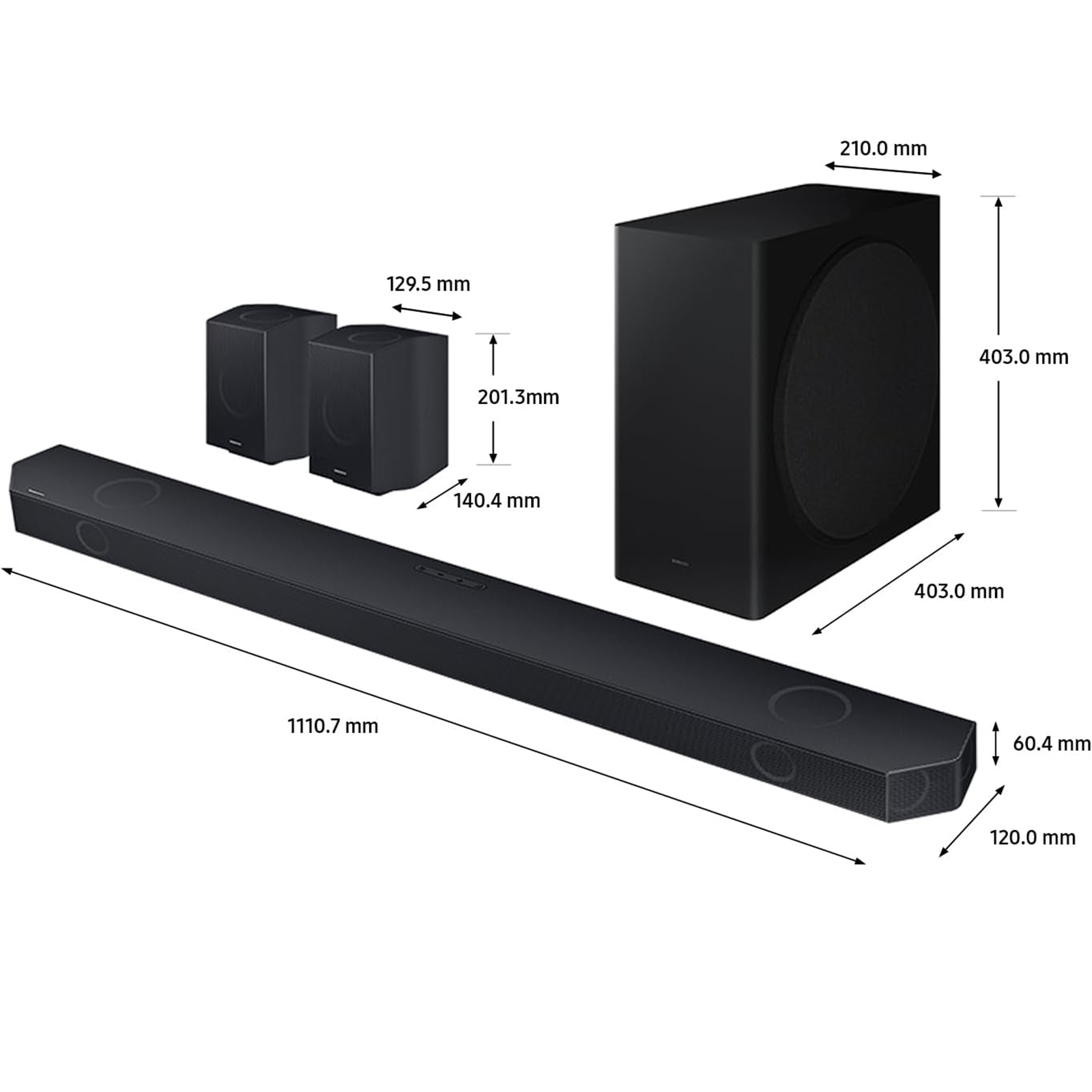 Schwarze Soundbar mit Subwoofer und zwei Satellitenlautsprechern, Abmessungen angegeben.
