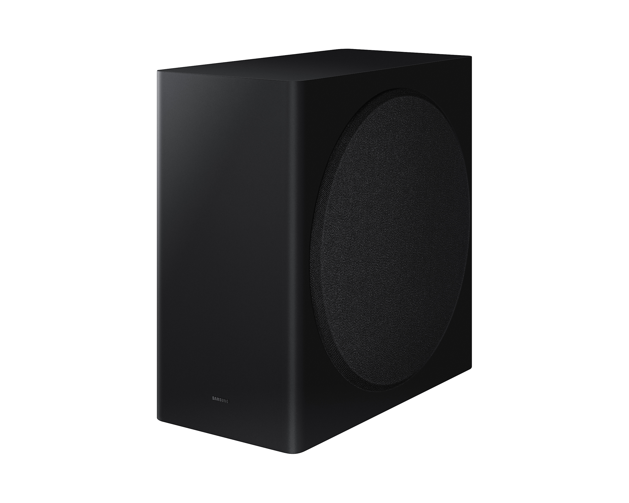 Ein schwarzer Subwoofer mit abgerundeter Front, der auf einer dunklen Oberfläche steht. Das Samsung-Logo ist sichtbar.