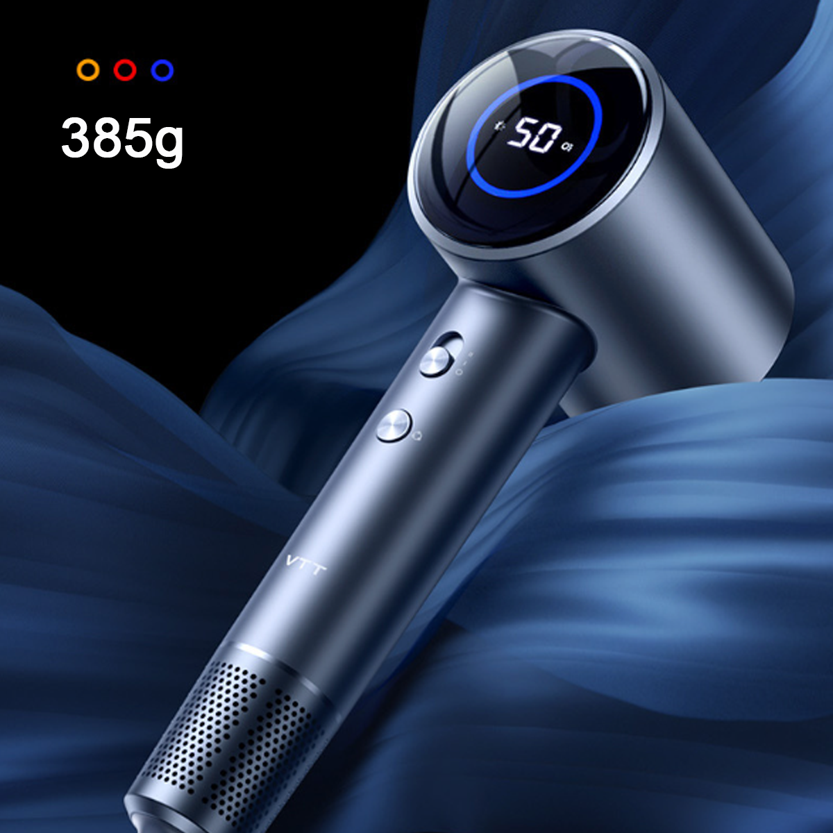 Dunkelgraue Massagepistole mit digitaler Anzeige 50. Der Hintergrund ist eine blaue Welle.