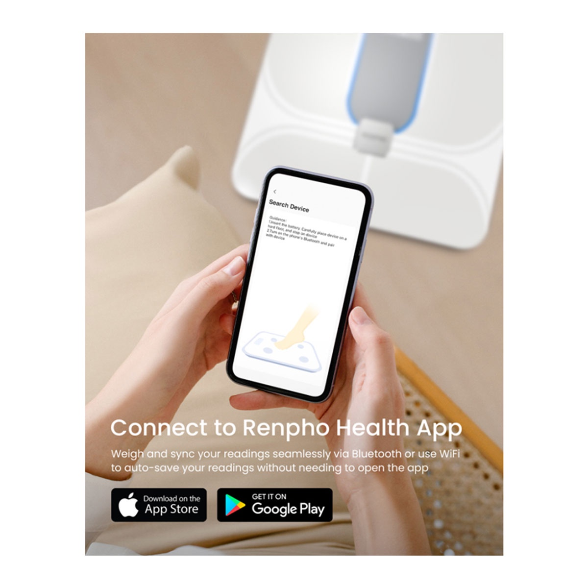 Manos sosteniendo teléfono con pantalla de app. El fondo muestra una báscula y almohada.